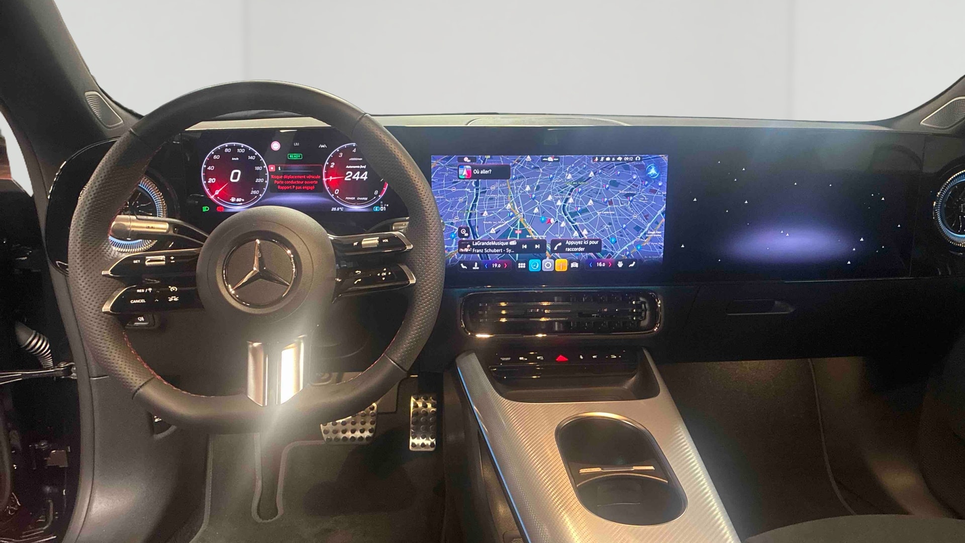 Mercedes-Benz CLA 200 8F-eDCT Business Line Executive — Planche de bord