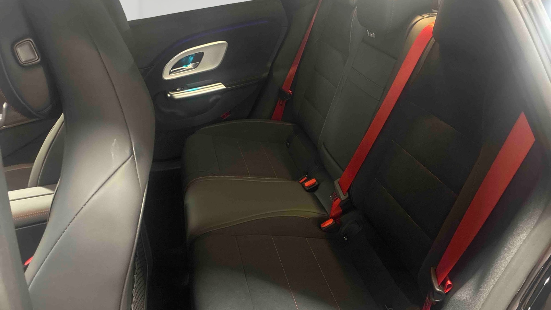 Mercedes-Benz CLA 200 8F-eDCT Business Line Executive — Siège arrière gauche