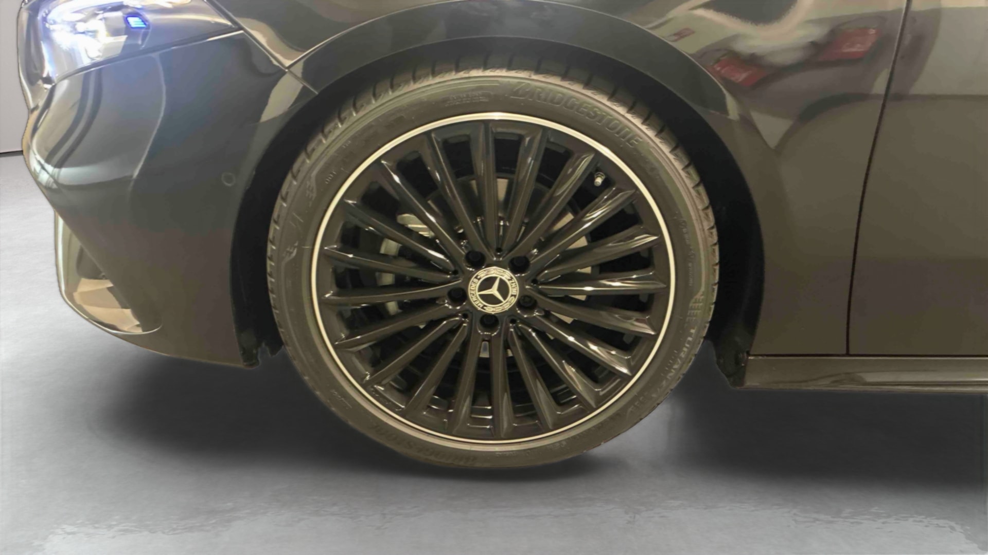 Mercedes-Benz Classe A 200 d AMG Line — Pneu avant gauche