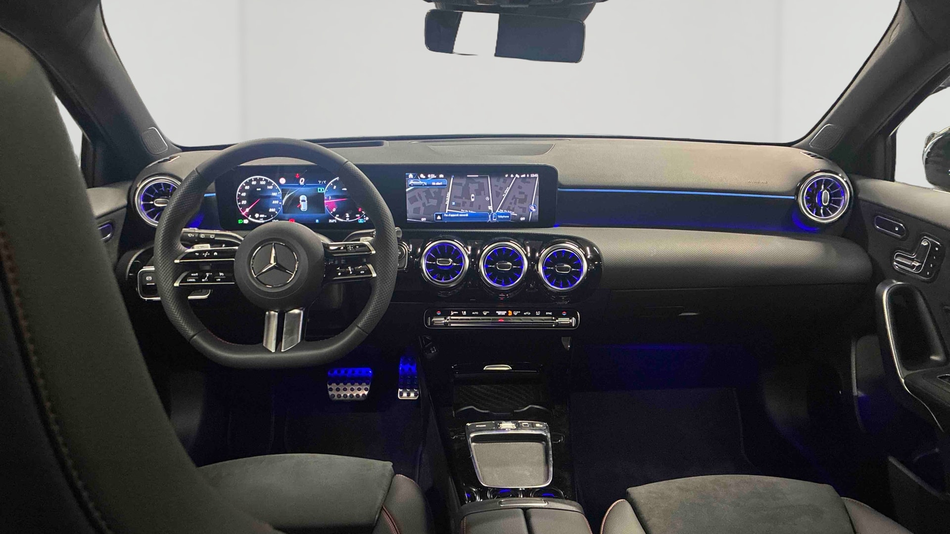 Mercedes-Benz Classe A 200 d AMG Line — Planche de bord