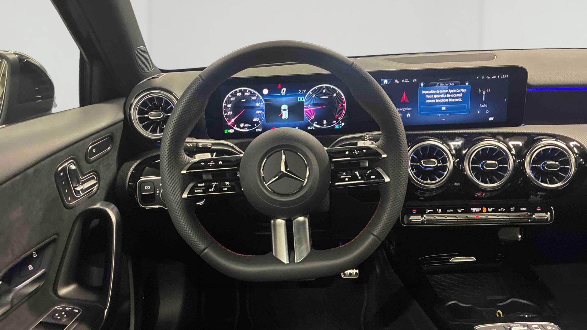 Mercedes-Benz Classe A 200 d AMG Line — Poste de pilotage