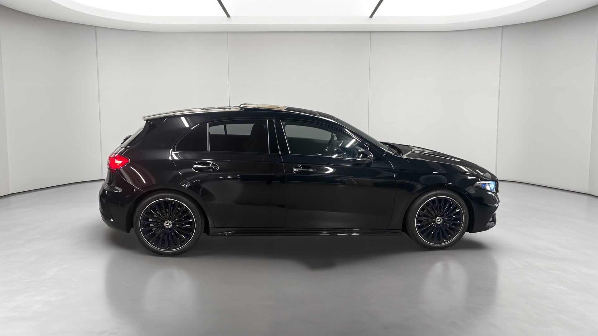 Mercedes-Benz Classe A 200 d AMG Line — Profil droit