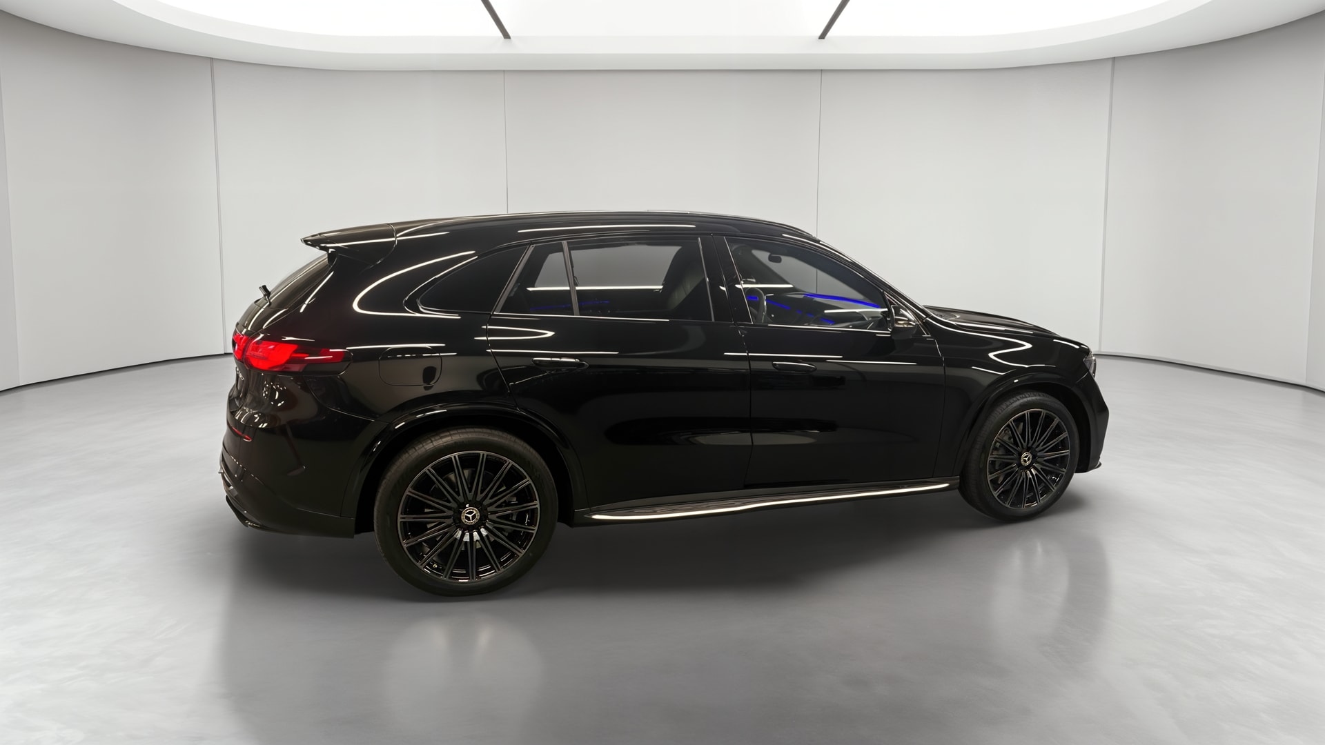 Mercedes-Benz GLC 400 EQ 4M AMG Line — Profil droit