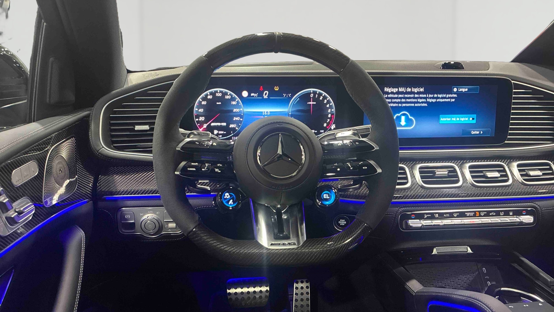 Mercedes-Benz GLE Coupé 53 Hybride AMG TCT 9G-SPEEDSHIFT AMG 4MATIC+ — Poste de pilotage