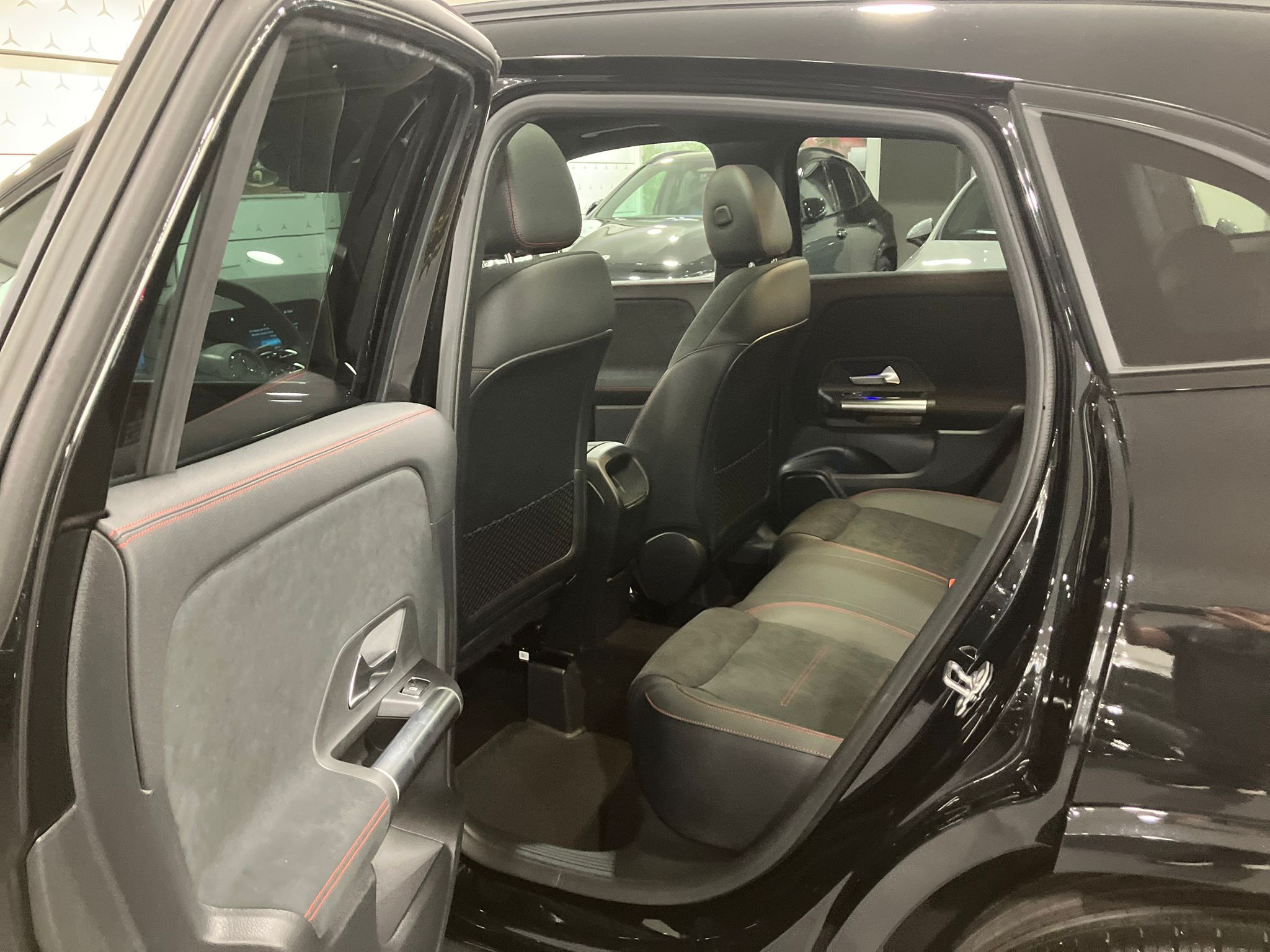 Mercedes-Benz GLA 250 e Hybrid EQ 8G-DCT Edition 140 — Siège arrière gauche