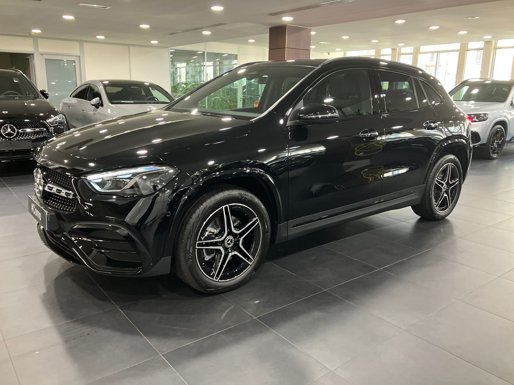 Mercedes-Benz GLA 250 e Hybrid EQ 8G-DCT Edition 140 — 3/4 avant gauche