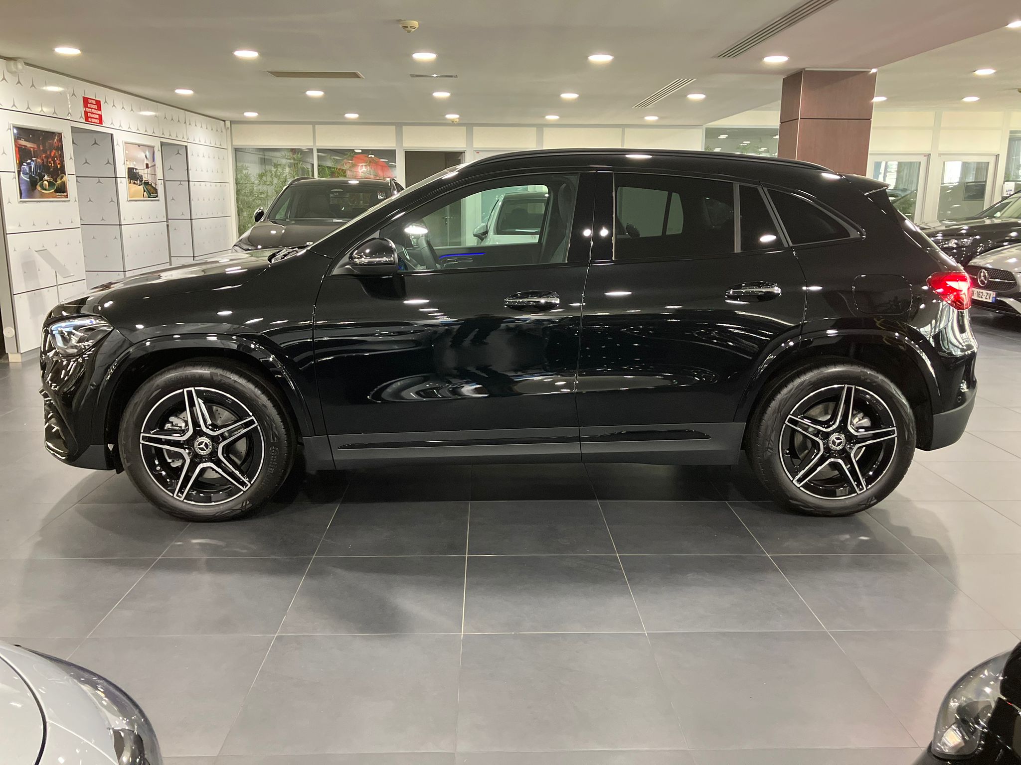 Mercedes-Benz GLA 250 e Hybrid EQ 8G-DCT Edition 140 — Profil gauche