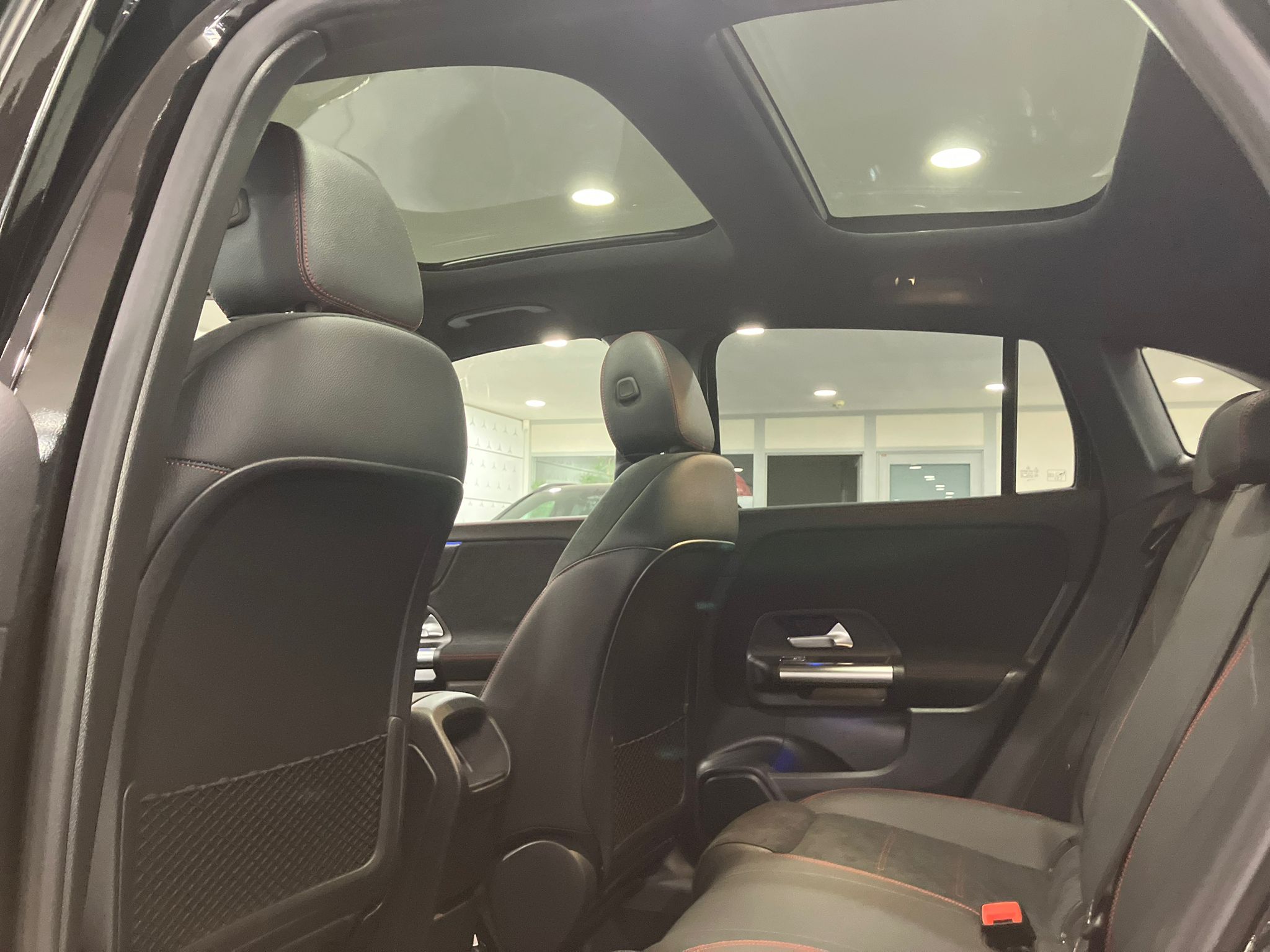 Mercedes-Benz GLA 250 e Hybrid EQ 8G-DCT Edition 140 — Assise arrière centrale