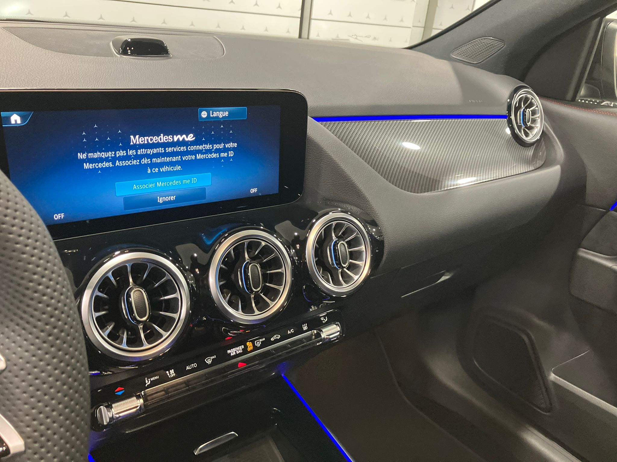 Mercedes-Benz GLA 250 e Hybrid EQ 8G-DCT Edition 140 — Console centrale - GPS