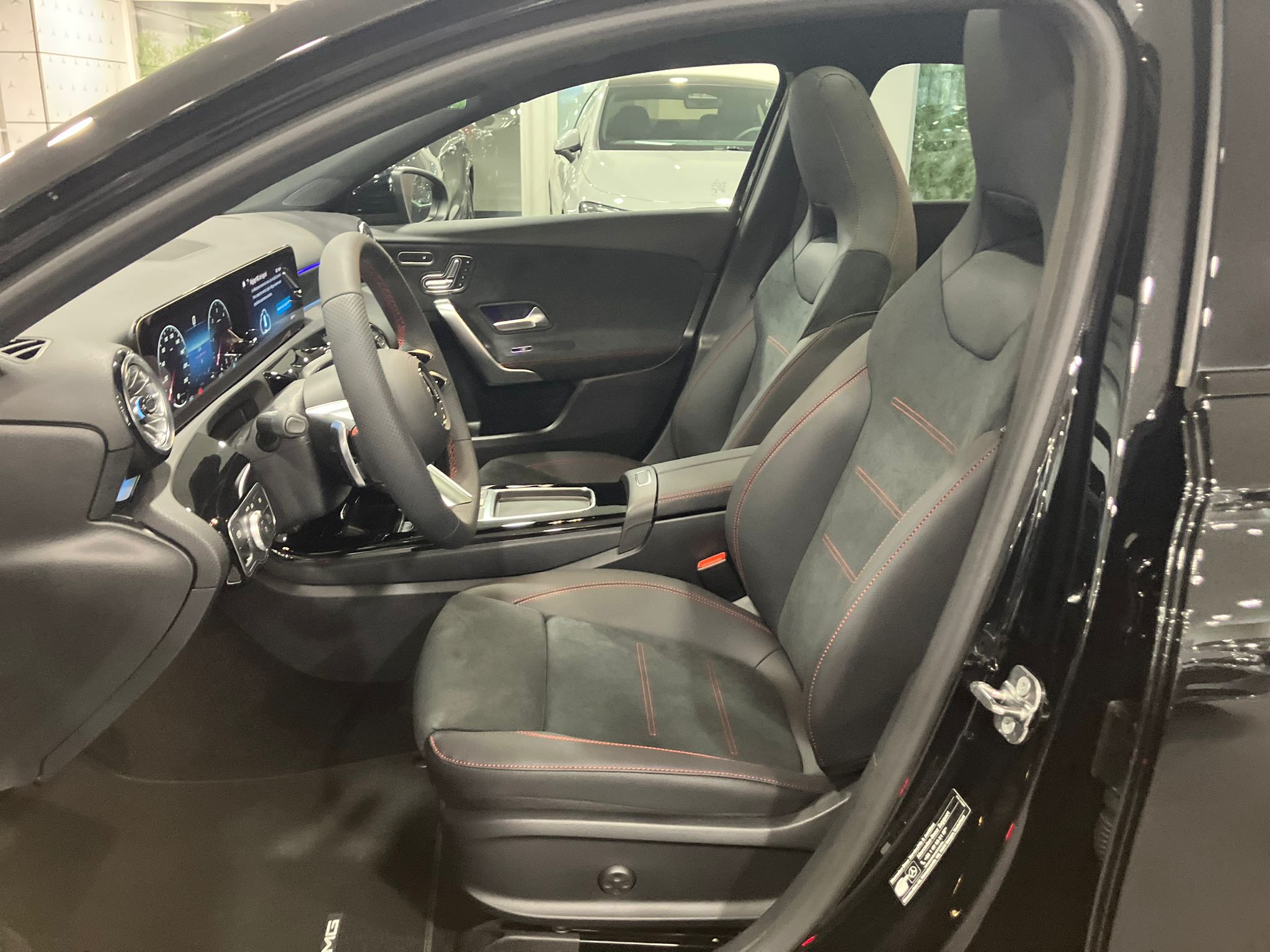 Mercedes-Benz Classe A 200 d AMG Line — Intérieur conducteur