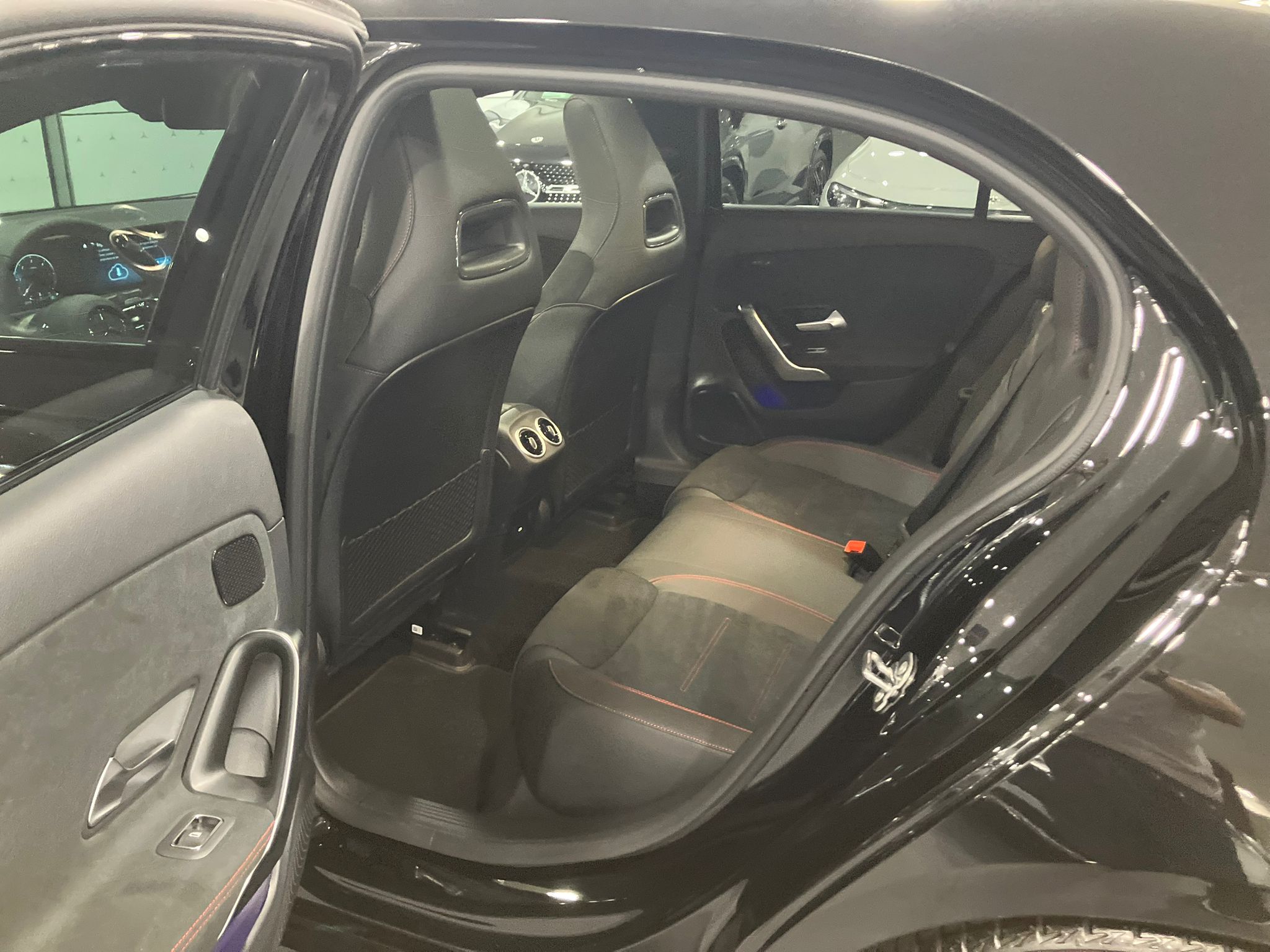 Mercedes-Benz Classe A 200 d AMG Line — Siège arrière gauche