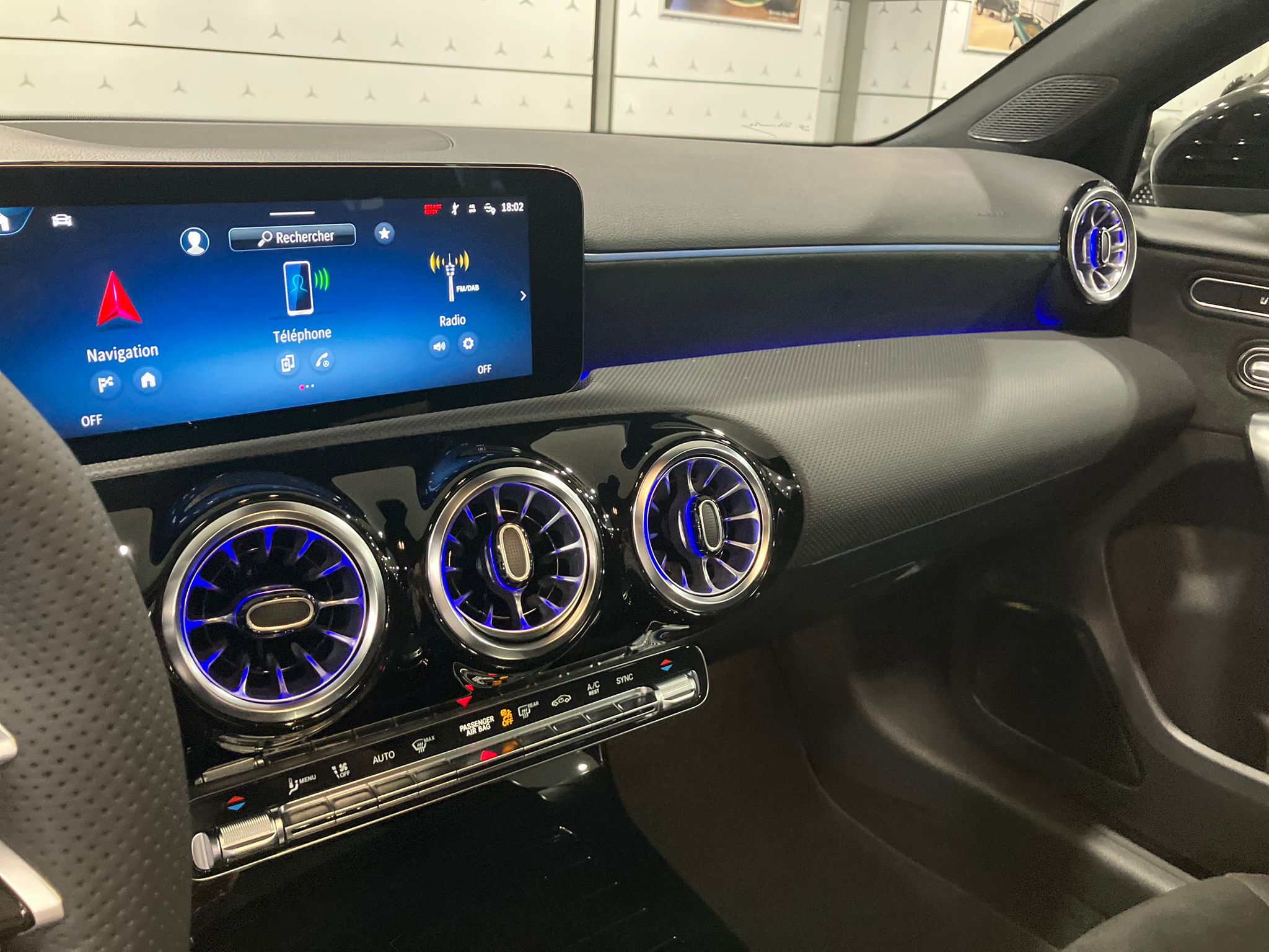 Mercedes-Benz Classe A 200 d AMG Line — Console centrale - GPS