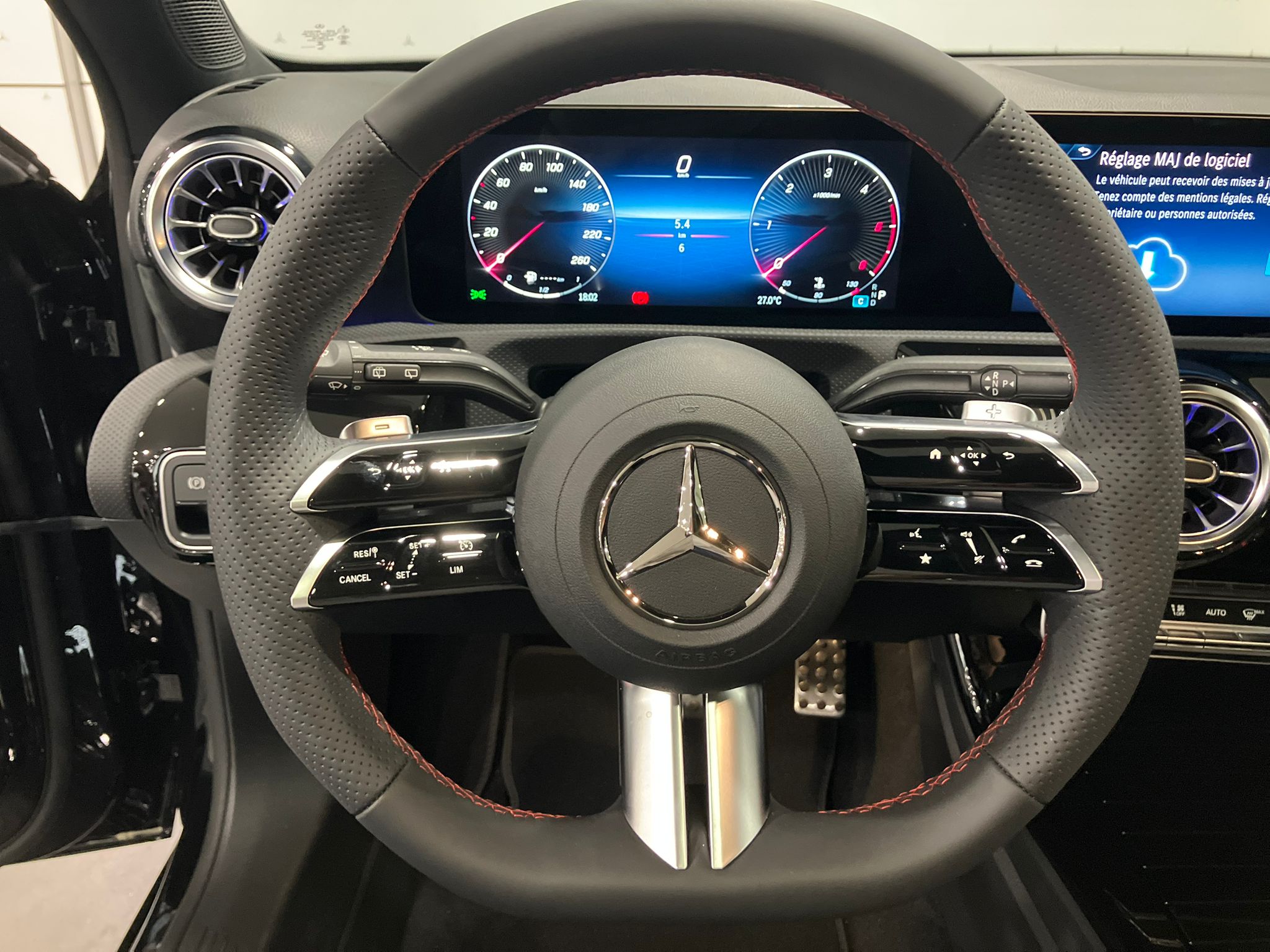 Mercedes-Benz Classe A 200 d AMG Line — Poste de pilotage