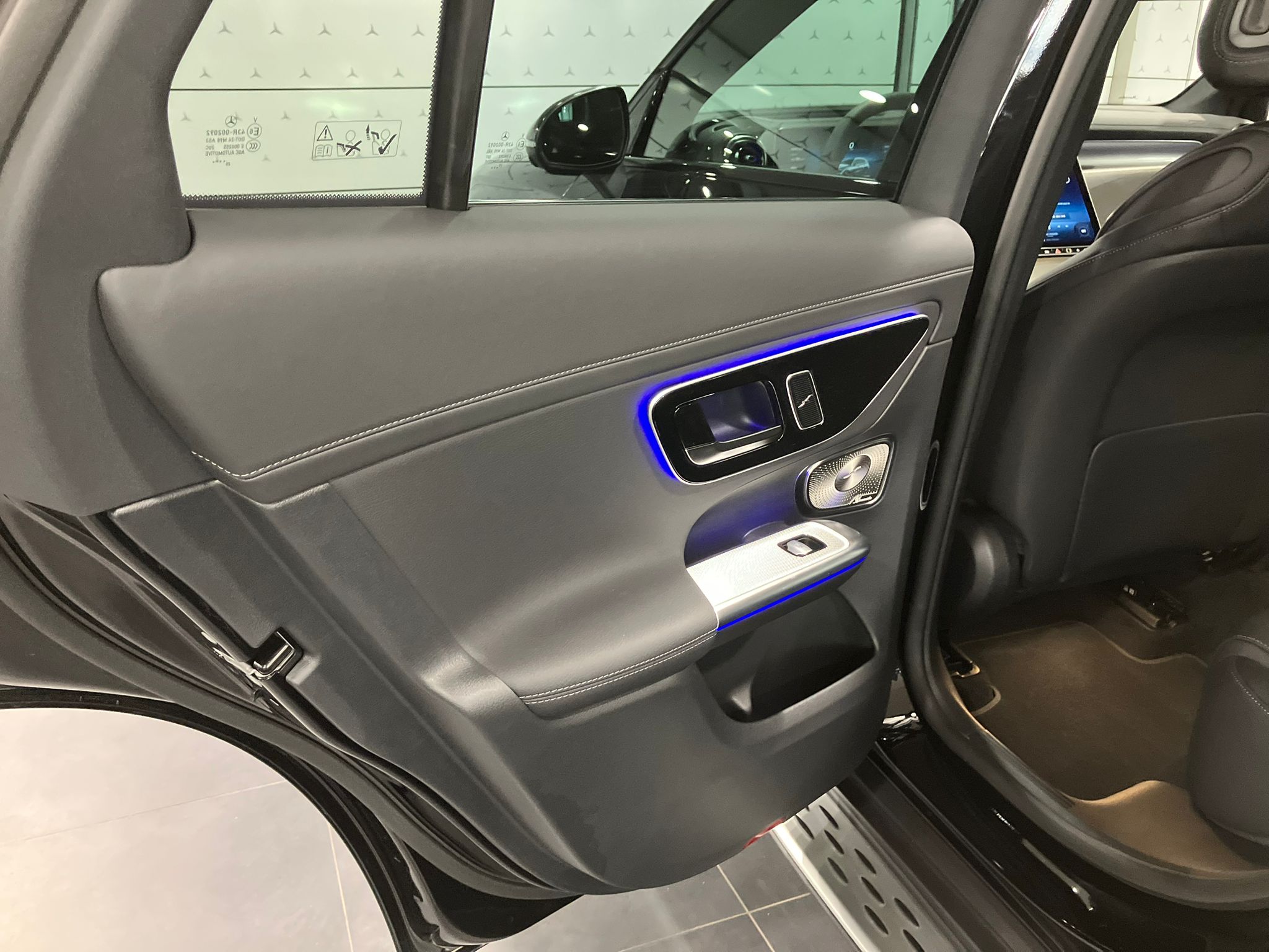 Mercedes-Benz GLC 220 d 4Matic AMG Line — Panneau de porte arrière gauche