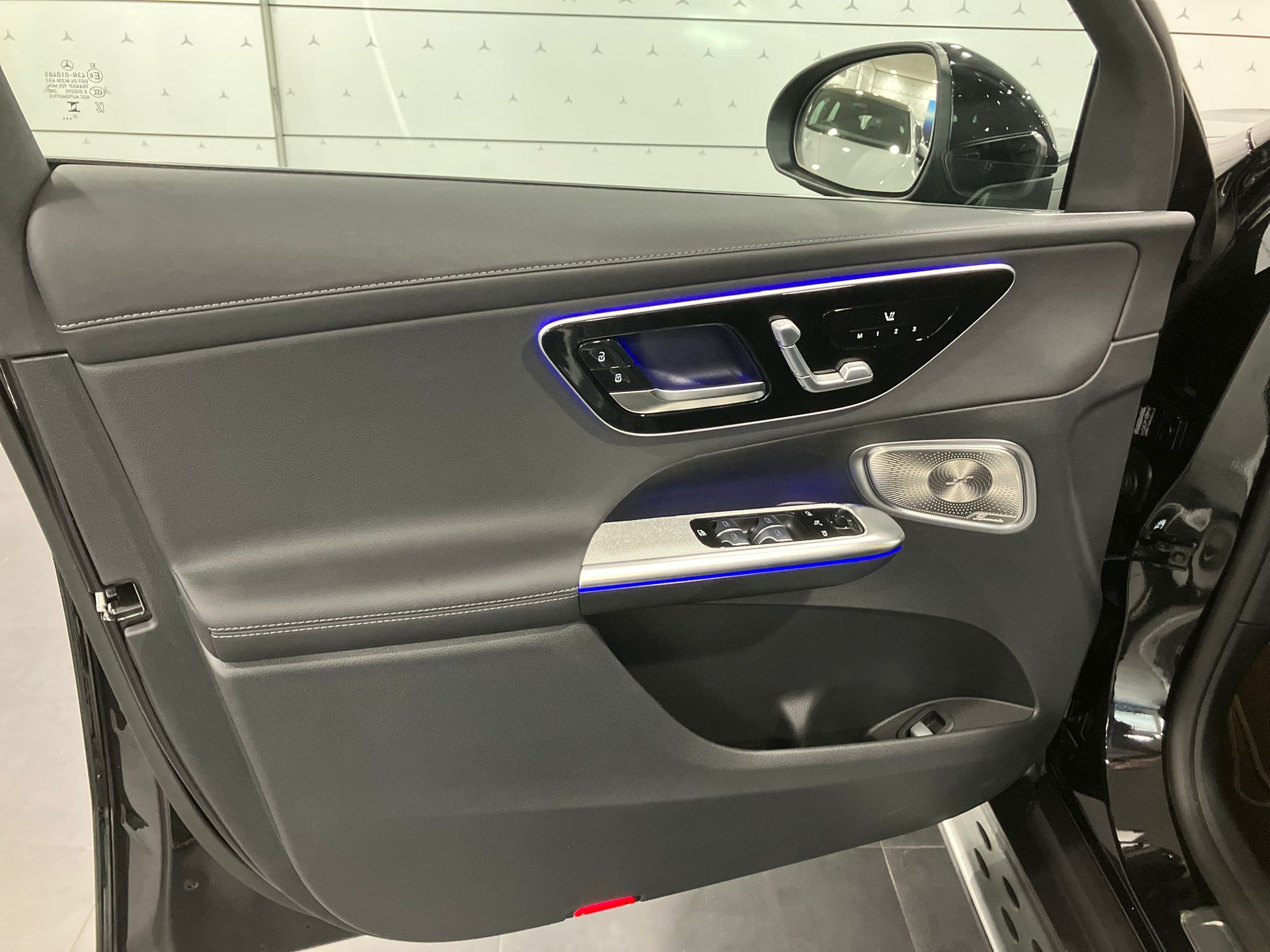 Mercedes-Benz GLC 220 d 4Matic AMG Line — Panneau de porte avant gauche