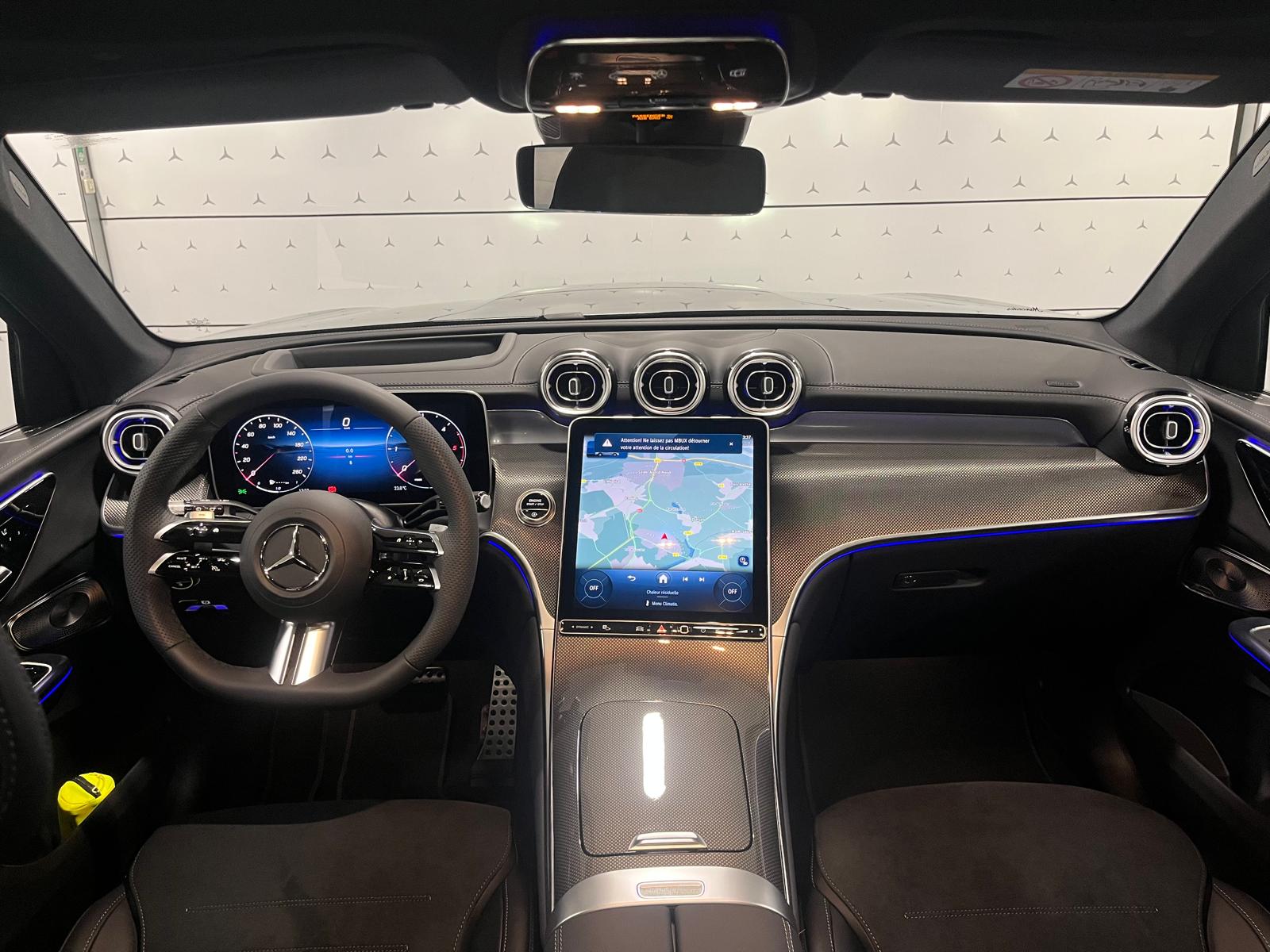 Mercedes-Benz GLC 220 d 4Matic AMG Line — Planche de bord