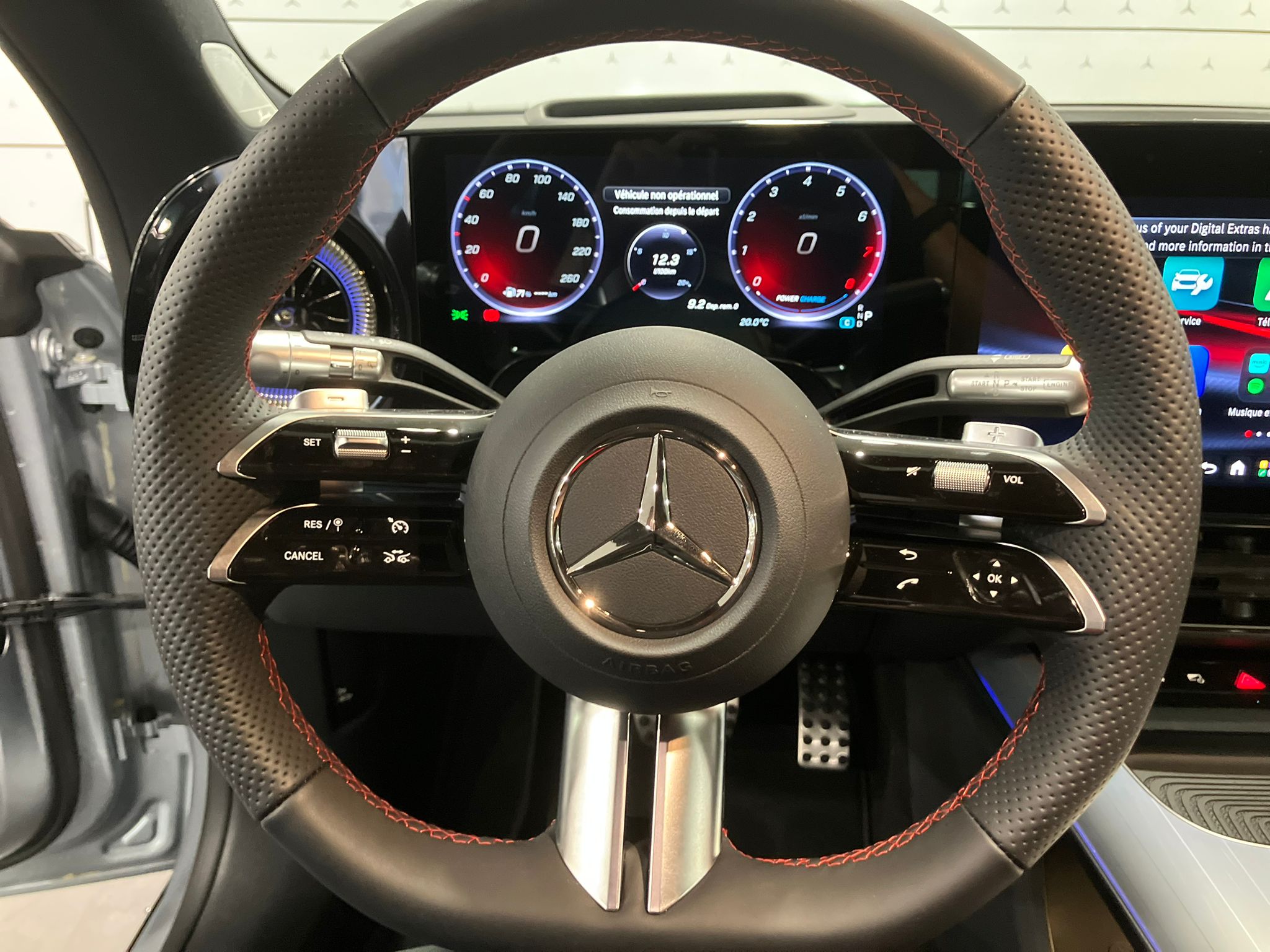 Mercedes-Benz CLA Shooting Brake 200 AMG Line — Poste de pilotage