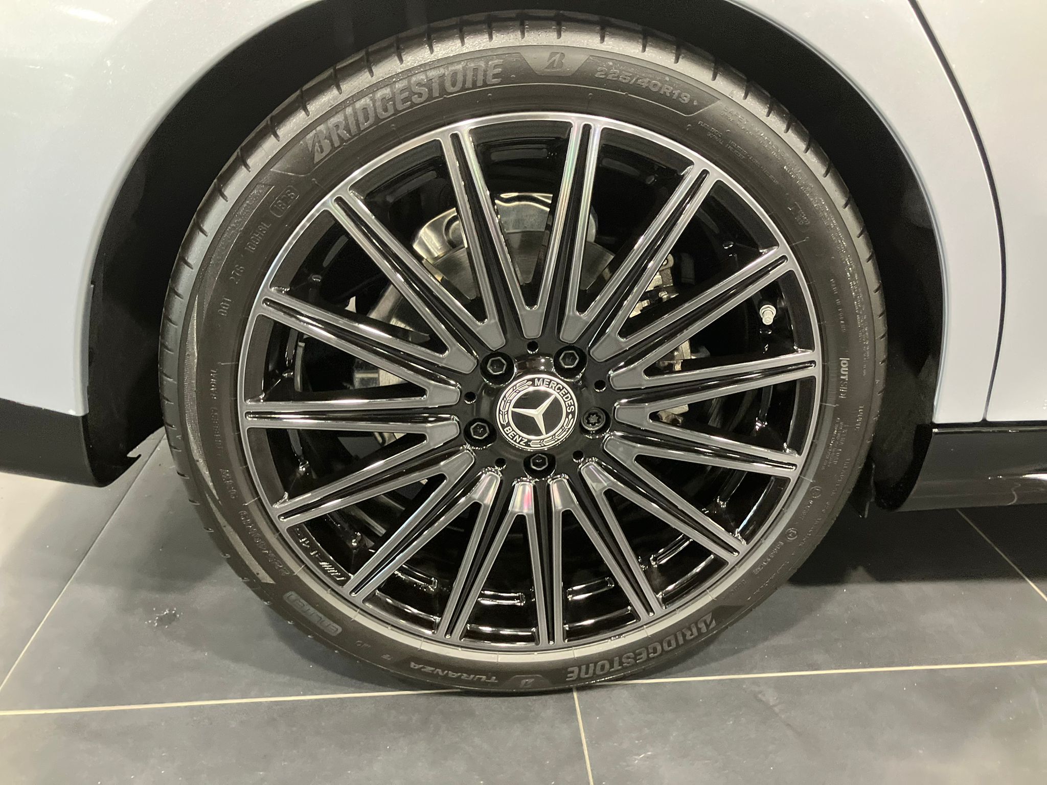Mercedes-Benz CLA Shooting Brake 200 AMG Line — Jante arrière droite