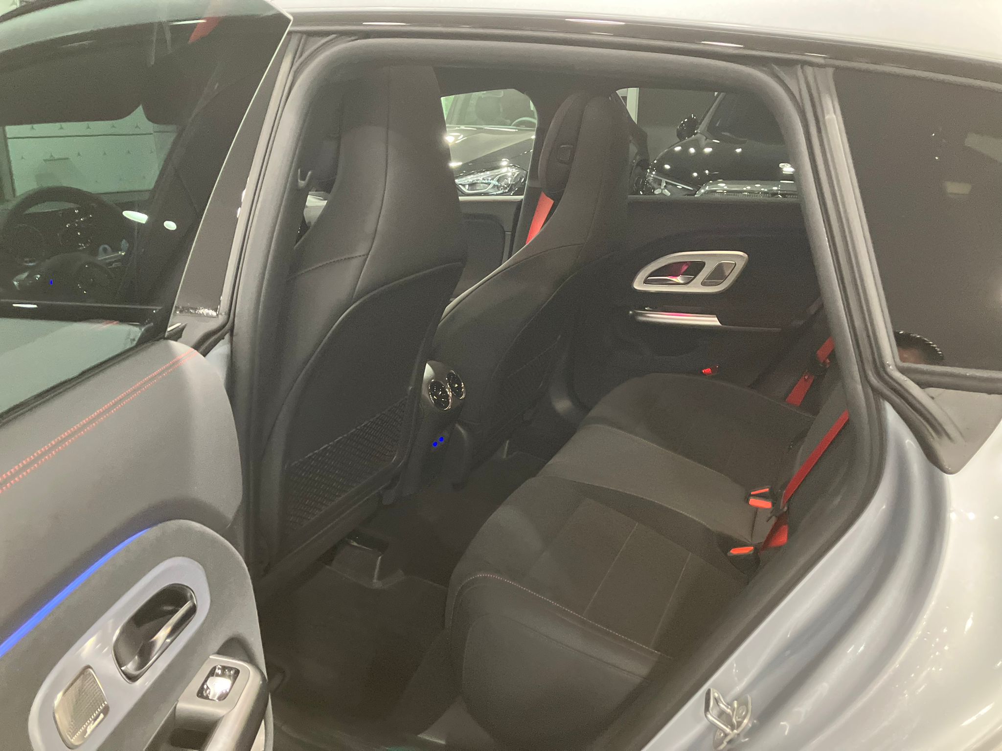 Mercedes-Benz CLA Shooting Brake 200 AMG Line — Assise arrière centrale