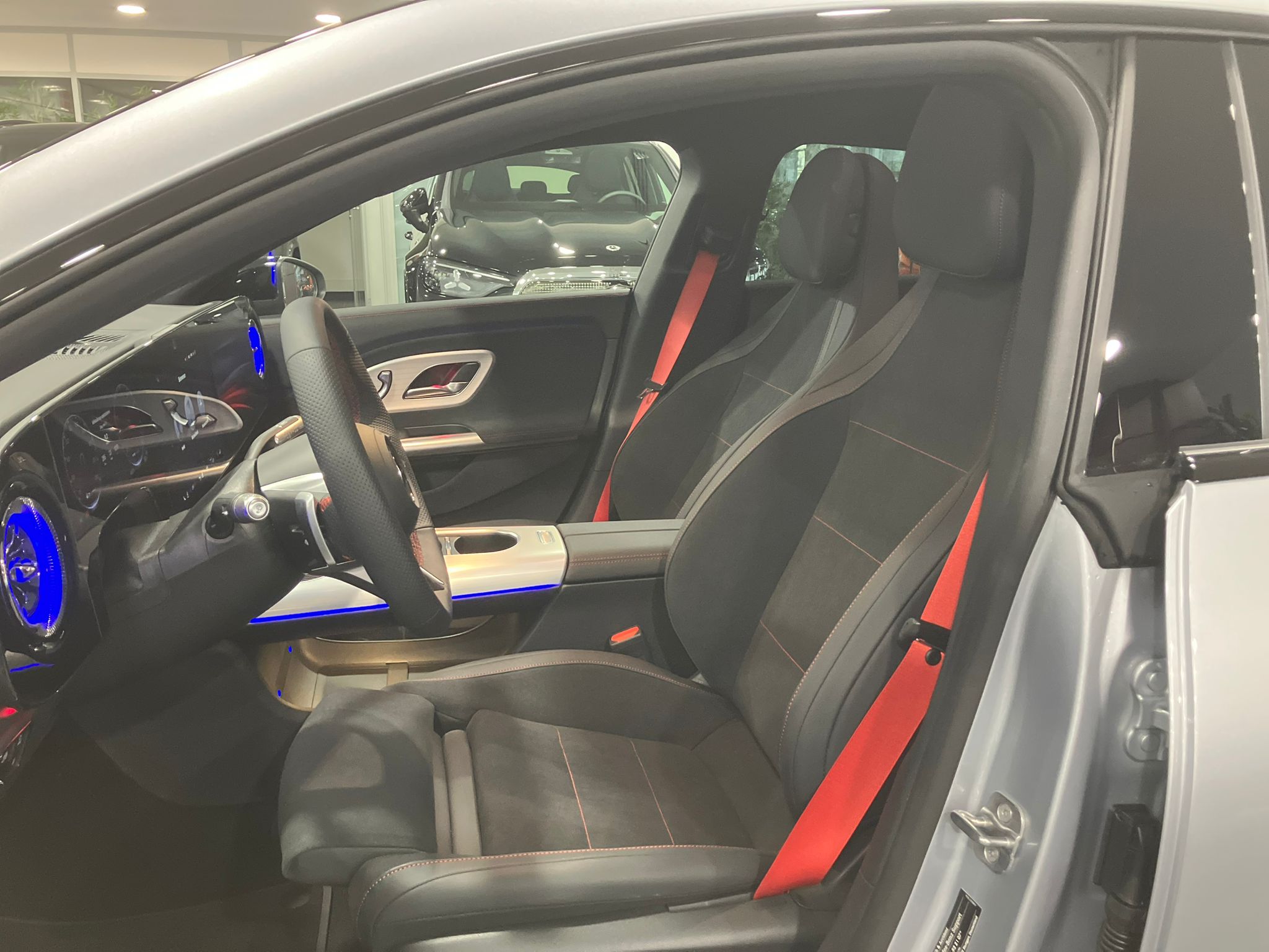 Mercedes-Benz CLA Shooting Brake 200 AMG Line — Intérieur conducteur