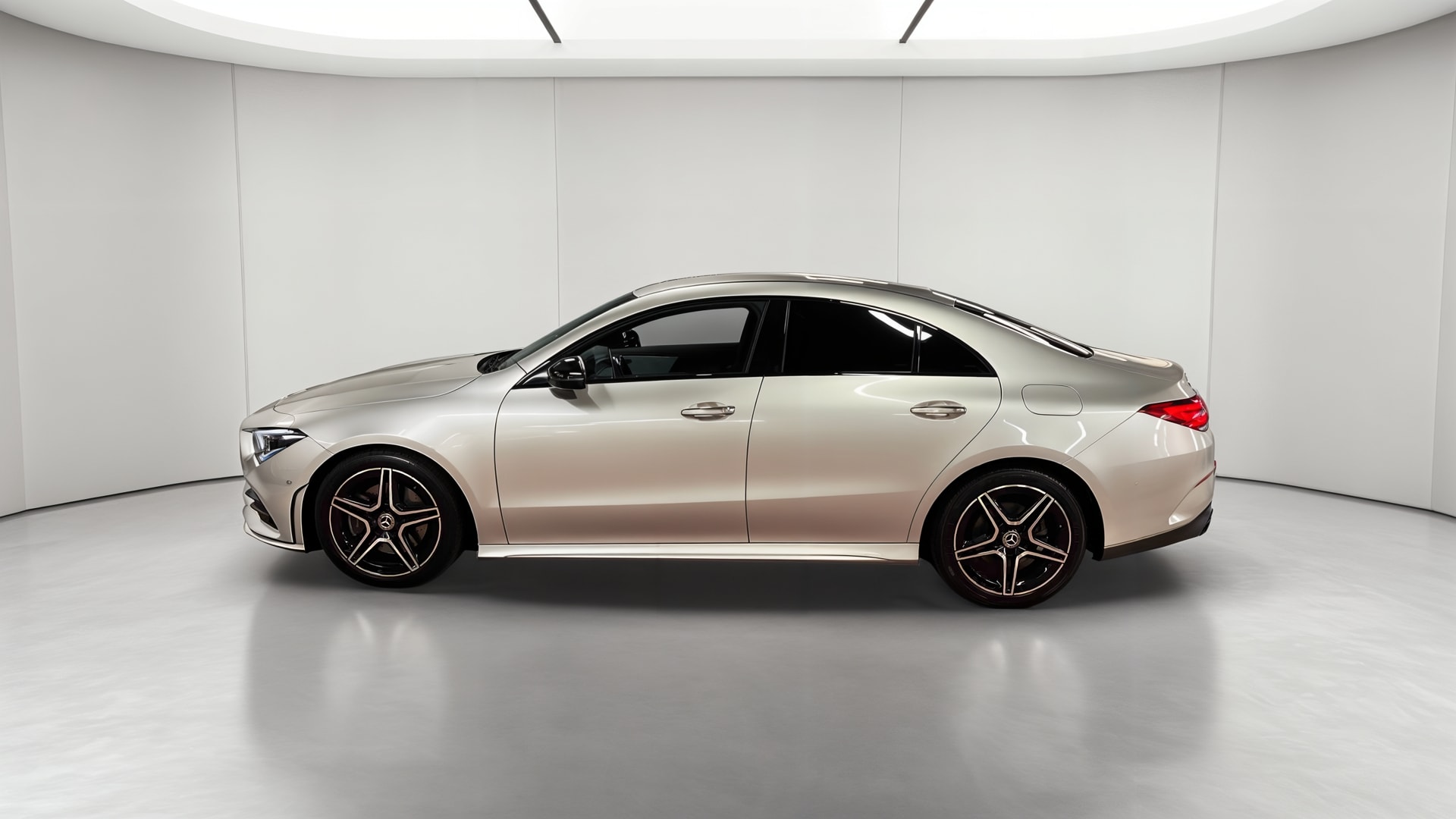 Mercedes-Benz CLA Coupé 200 d 8G-DCT AMG Line — Profil gauche