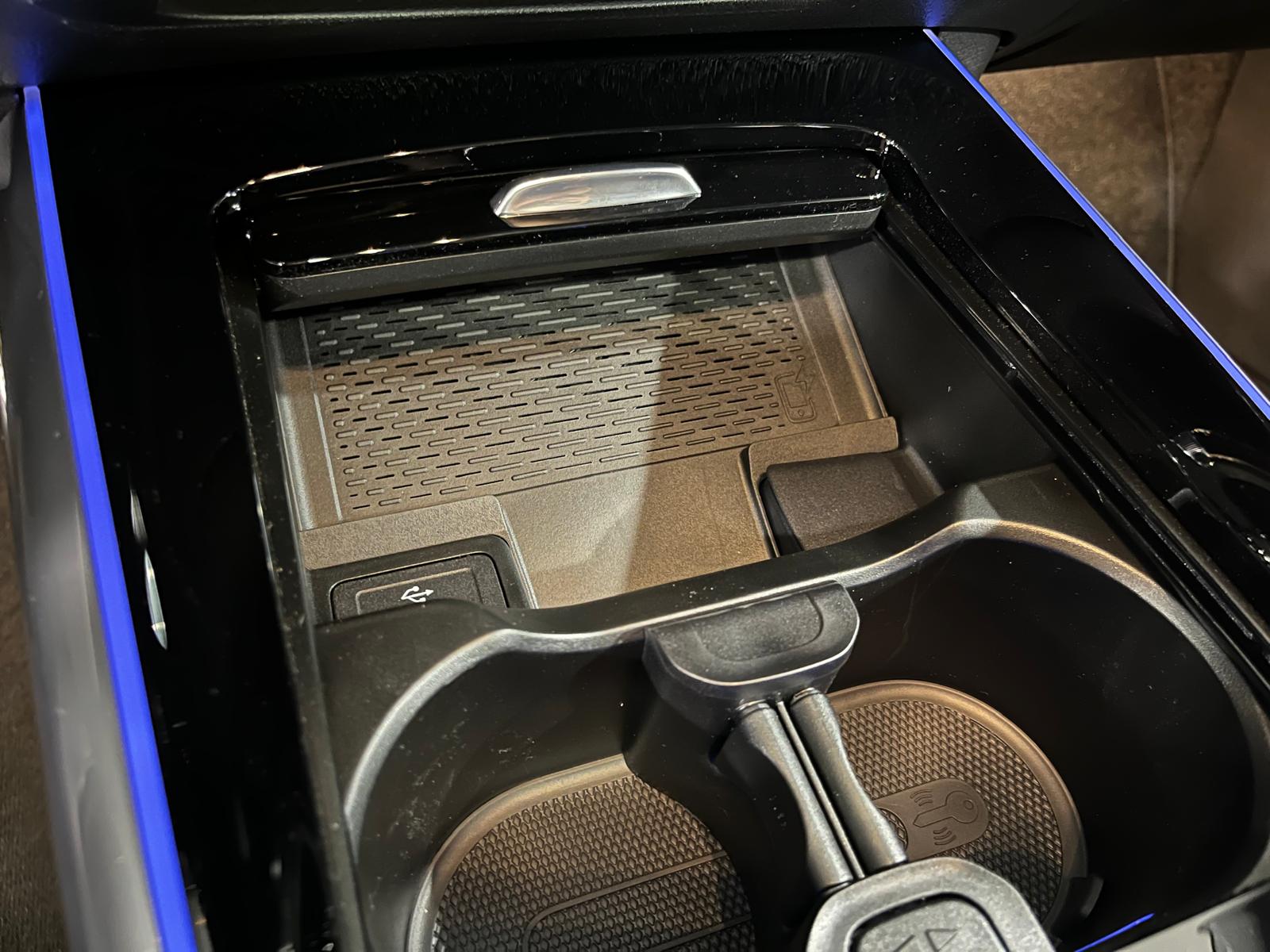 Mercedes-Benz GLA 200 d 8G-DCT Edition 140 — Console centrale