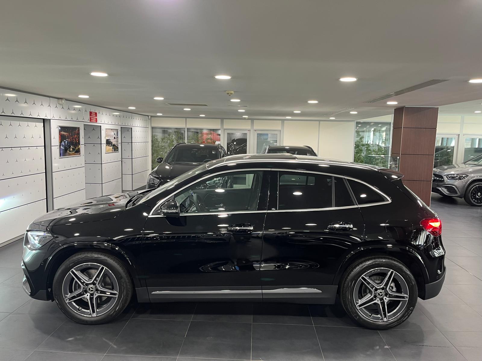 Mercedes-Benz GLA 200 d 8G-DCT Edition 140 — Profil gauche