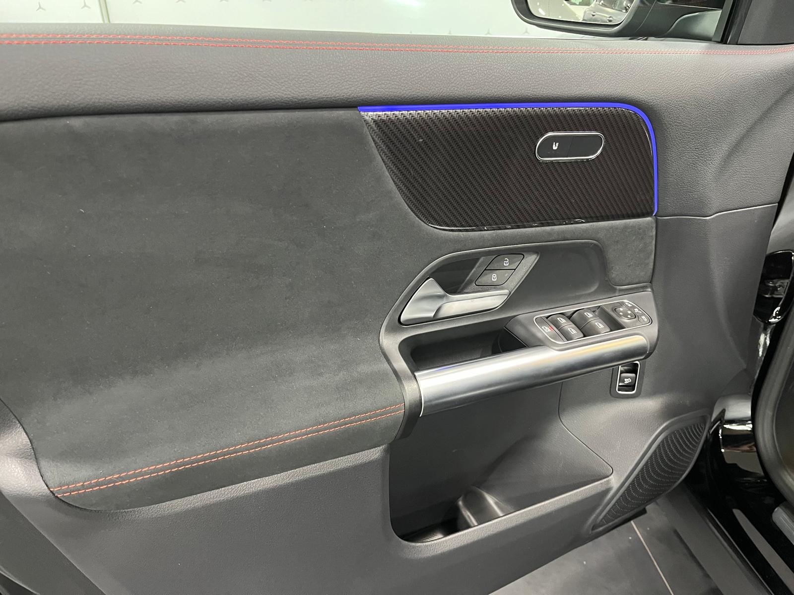 Mercedes-Benz GLA 200 d 8G-DCT Edition 140 — Panneau de porte avant gauche
