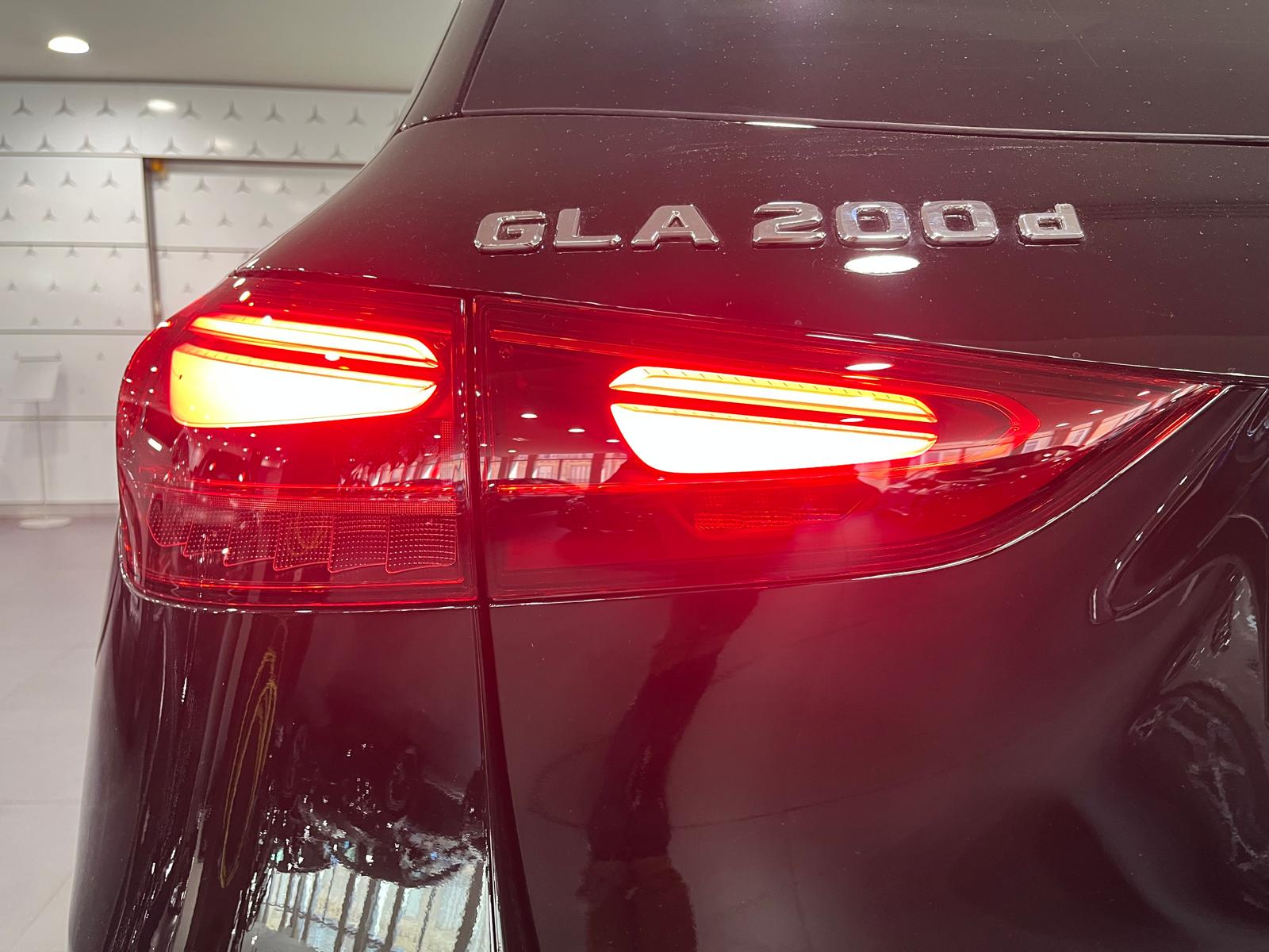 Mercedes-Benz GLA 200 d 8G-DCT Edition 140 — Pneu avant gauche