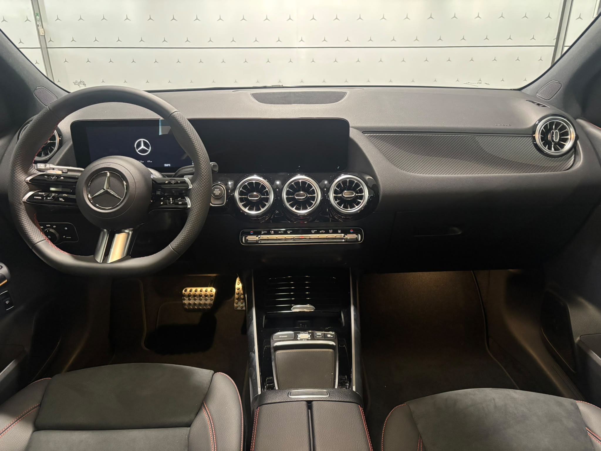 Mercedes-Benz Classe B 250 e Hybrid EQ 8G-DCT AMG Line — Planche de bord
