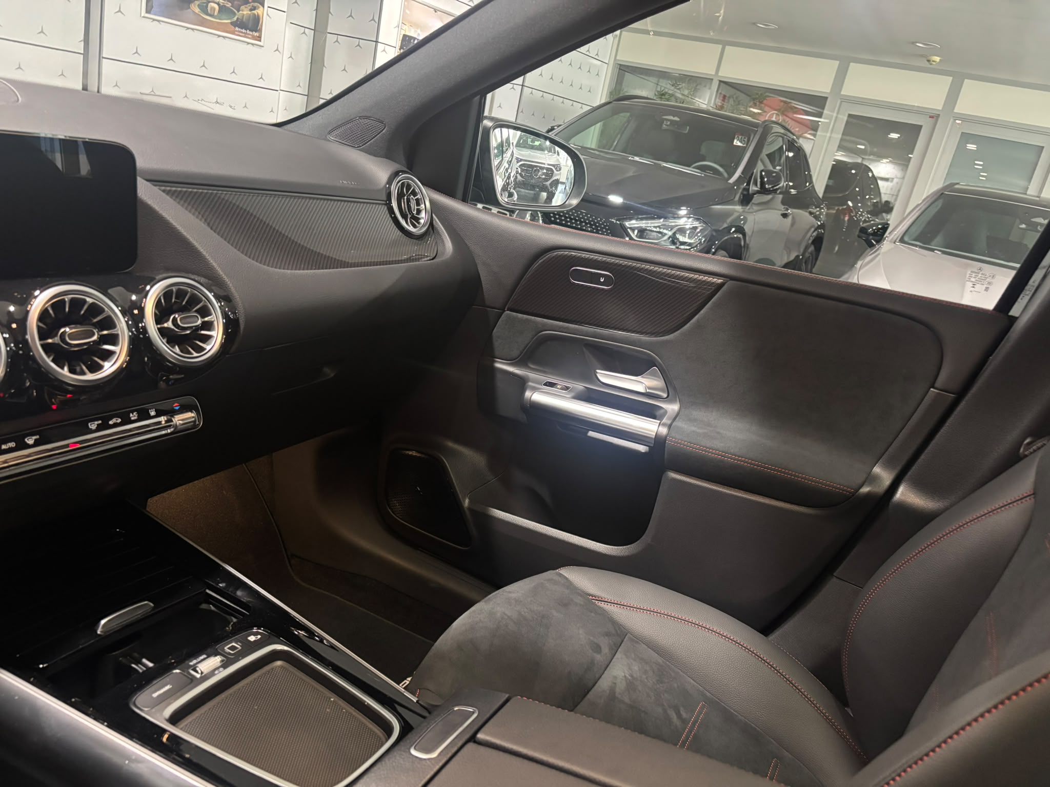 Mercedes-Benz Classe B 250 e Hybrid EQ 8G-DCT AMG Line — Siège avant passager