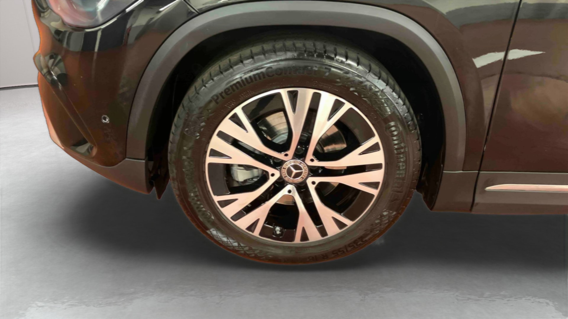 Mercedes-Benz GLA 200 7G-DCT Progressive Line — Pneu avant gauche