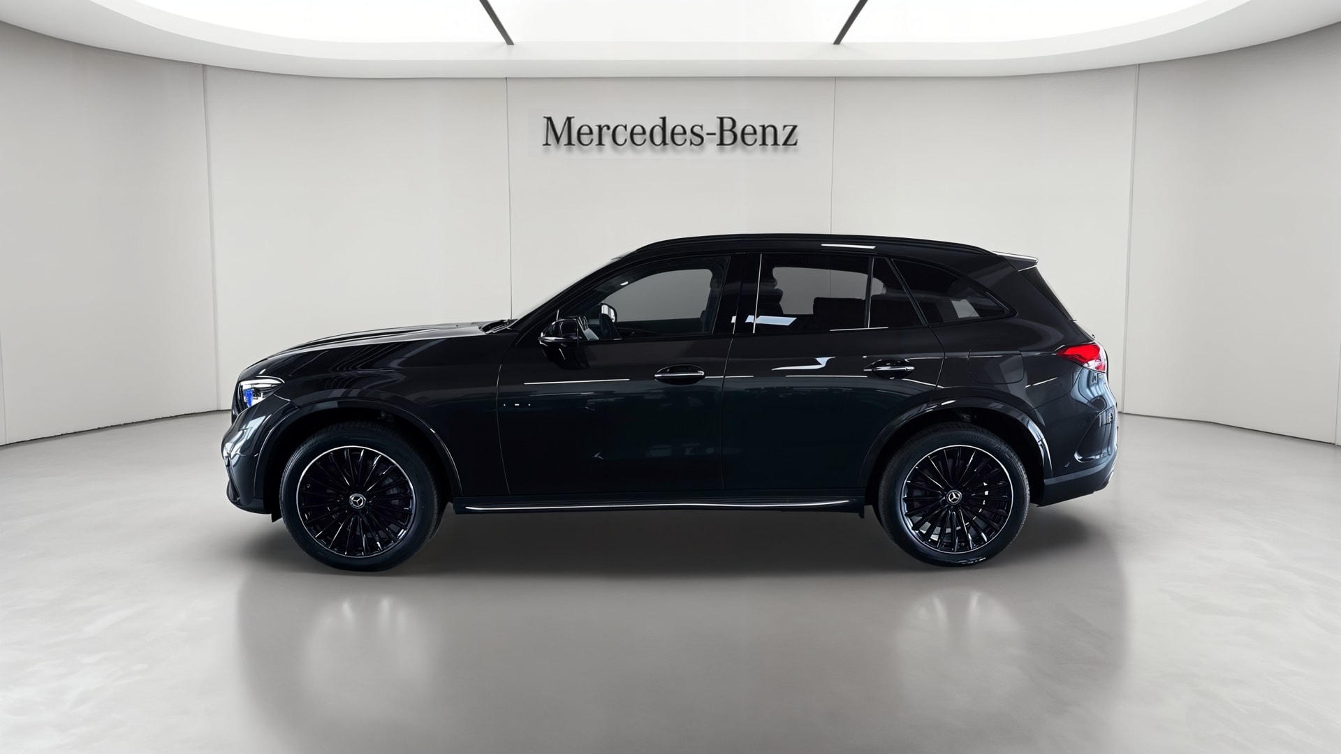 Mercedes-Benz GLC 300 e Hybrid EQ 4Matic AMG Line + — Profil gauche