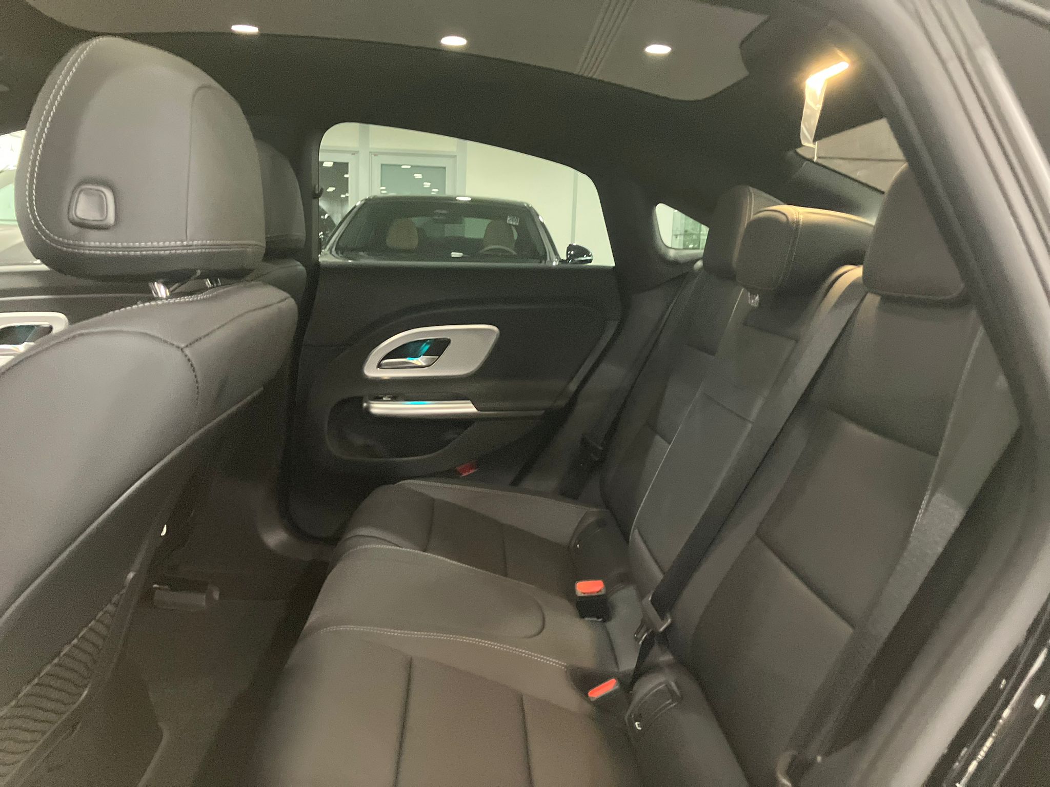 Mercedes-Benz CLA 250+ avec technologie EQ Business Edition — Assise arrière centrale