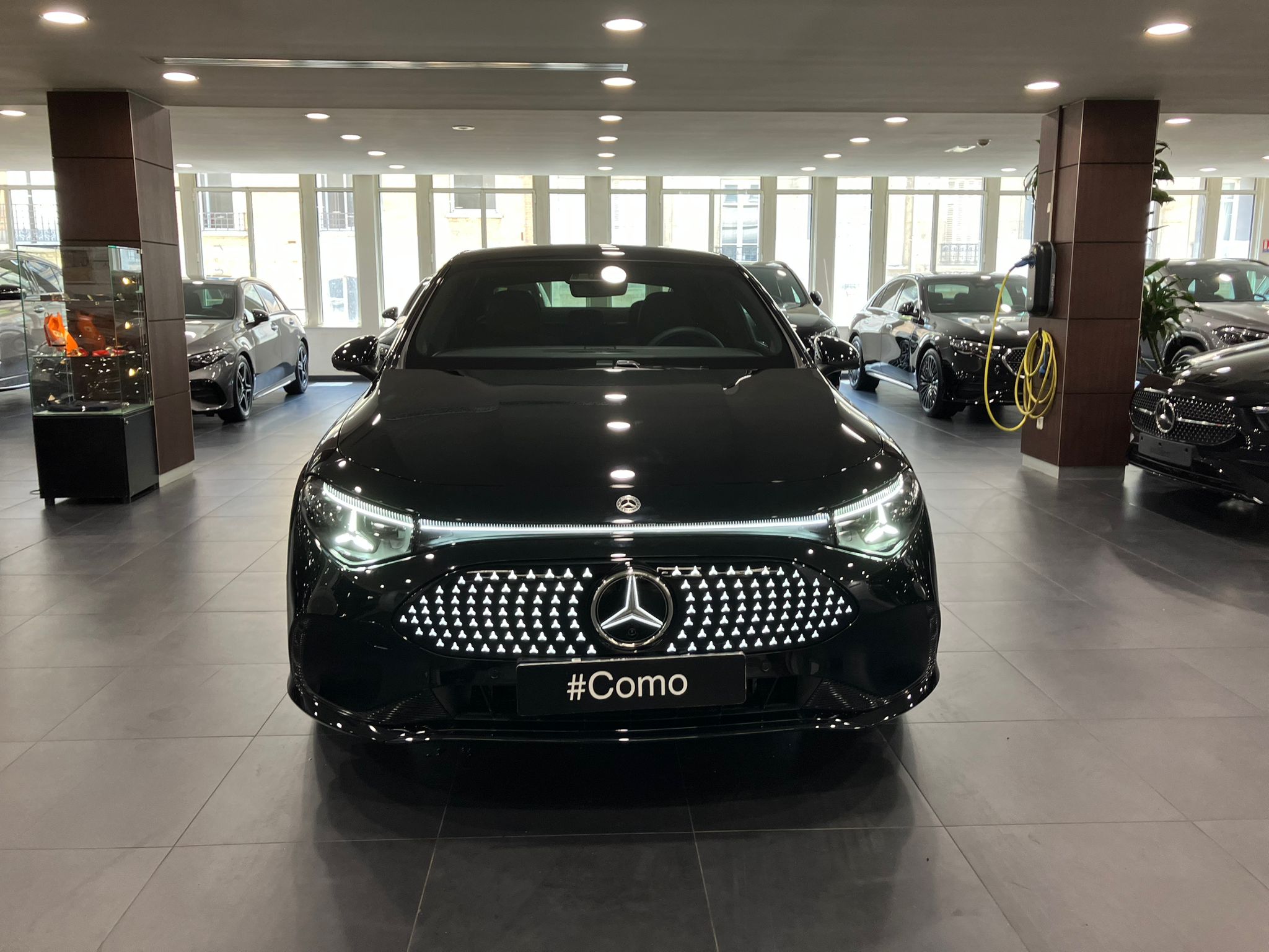 Mercedes-Benz CLA 250+ avec technologie EQ Business Edition — Face avant