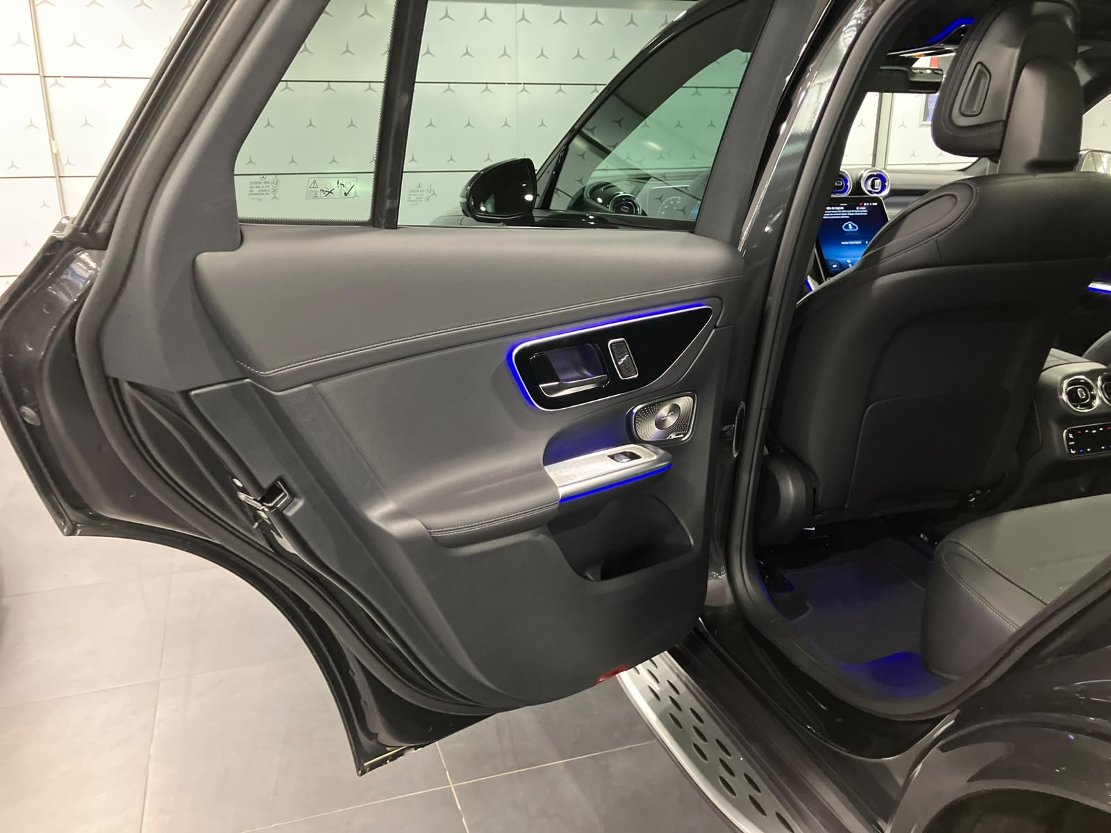 Mercedes-Benz GLC 300 e Hybrid EQ 4Matic AMG Line + — Panneau de porte arrière gauche