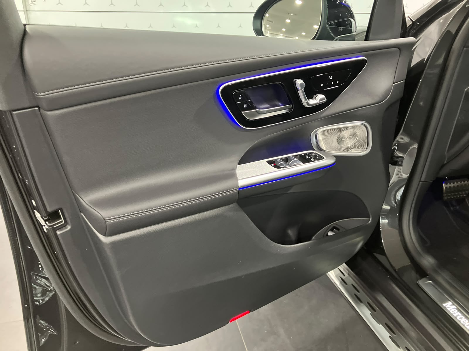 Mercedes-Benz GLC 300 e Hybrid EQ 4Matic AMG Line + — Panneau de porte avant gauche
