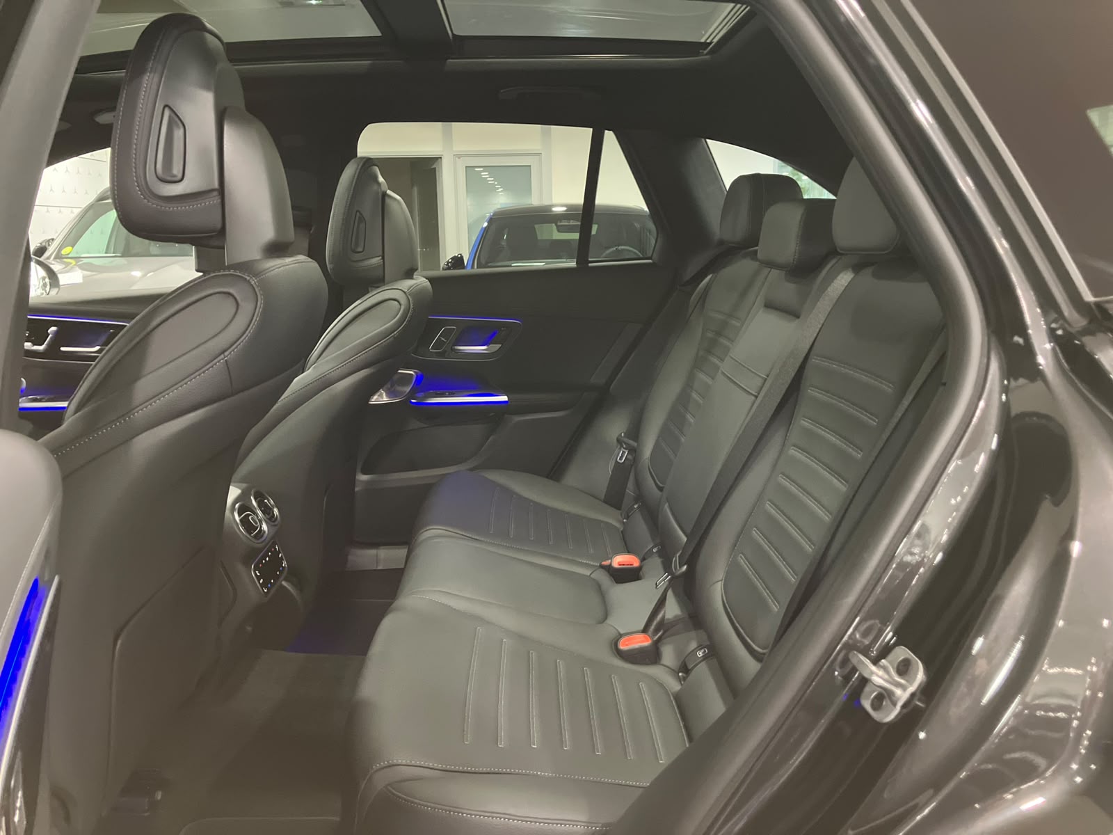 Mercedes-Benz GLC 300 e Hybrid EQ 4Matic AMG Line + — Siège arrière droit