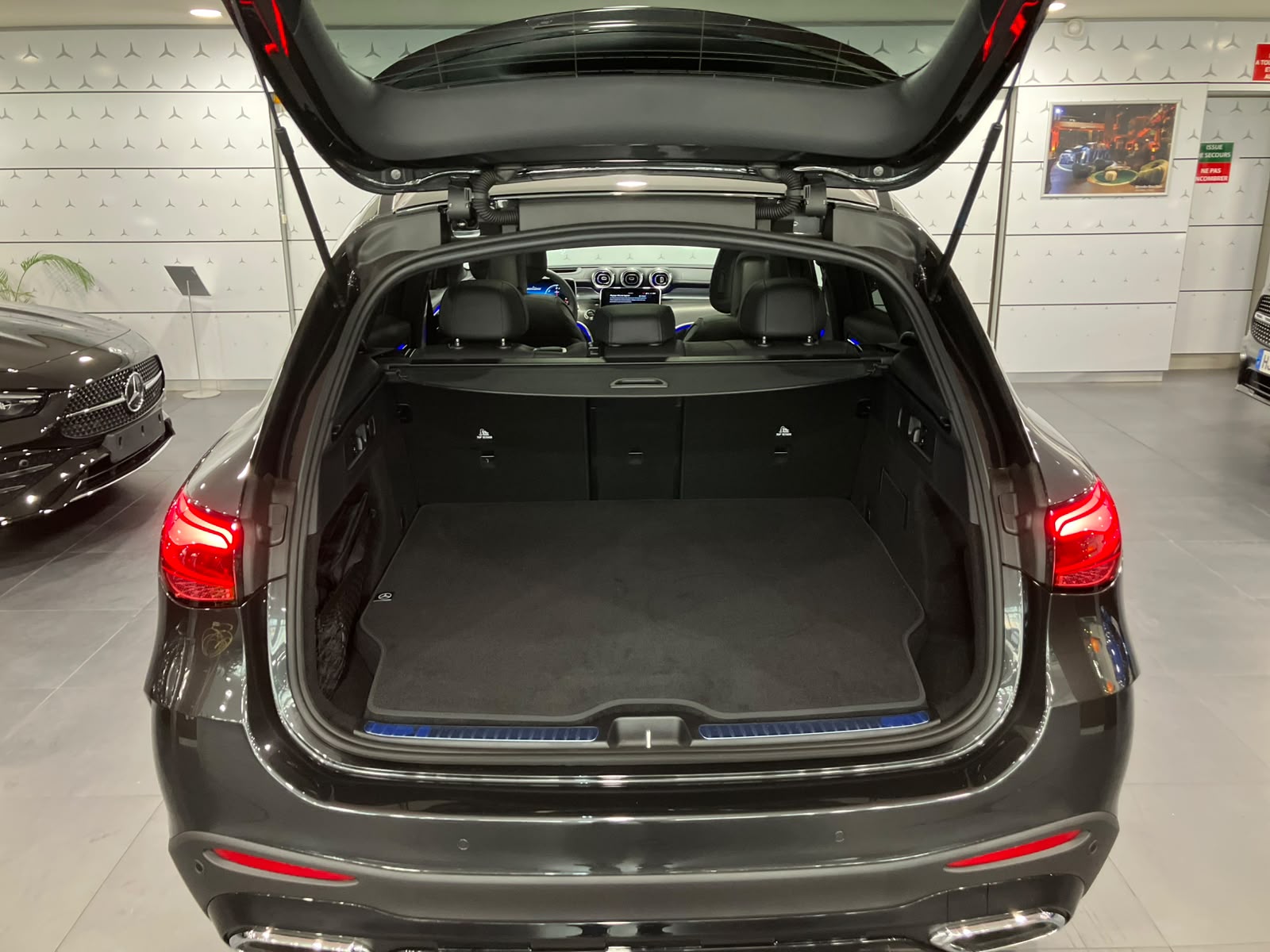 Mercedes-Benz GLC 300 e Hybrid EQ 4Matic AMG Line + — Coffre