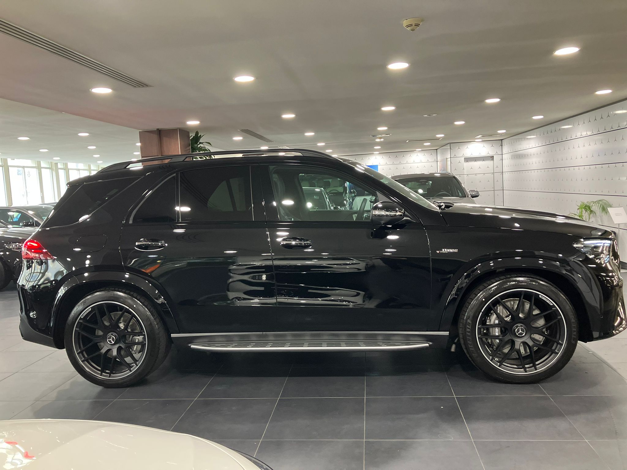 Mercedes-Benz GLE 53 Hybride AMG 9G-SPEEDSHIFT AMG 4Matic+ — Profil droit