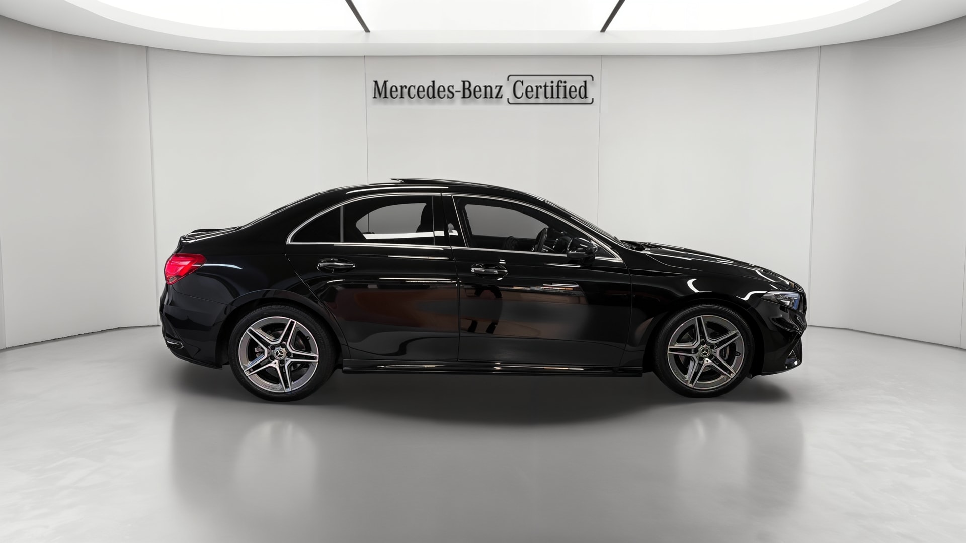 Mercedes-Benz Classe A 200 d 8G-DCT AMG Line — Profil droit
