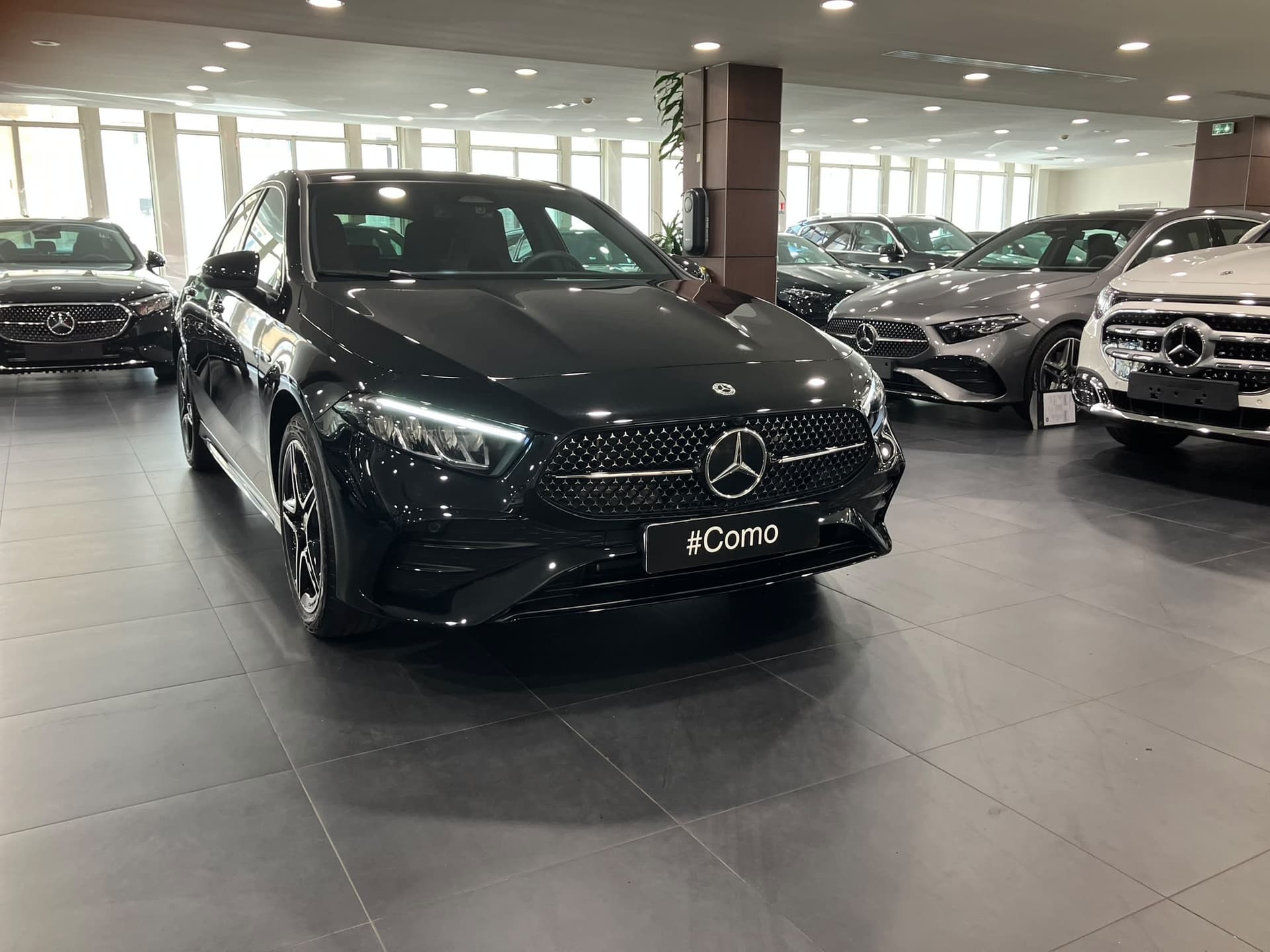 Mercedes-Benz Classe A 250 e Hybrid EQ AMG Line — 3/4 avant gauche