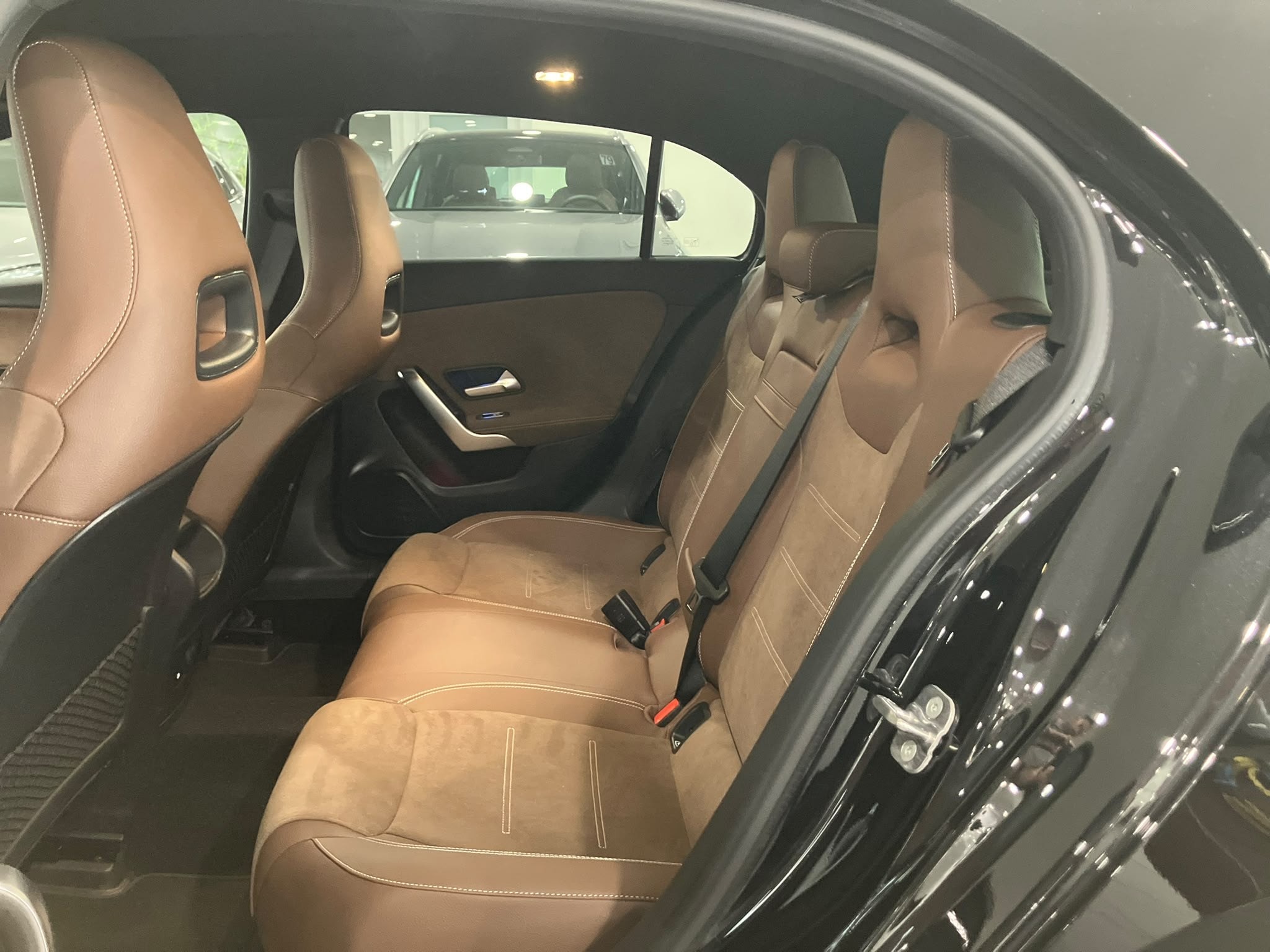Mercedes-Benz Classe A 250 e Hybrid EQ AMG Line — Siège arrière gauche