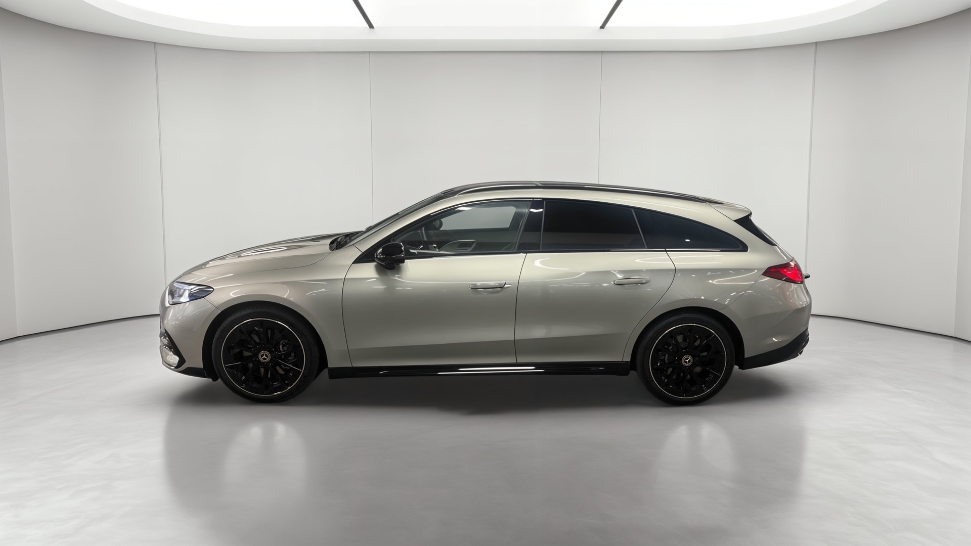 Mercedes-Benz CLA Shooting Brake 250+ avec technologie EQ AMG Line — Profil gauche