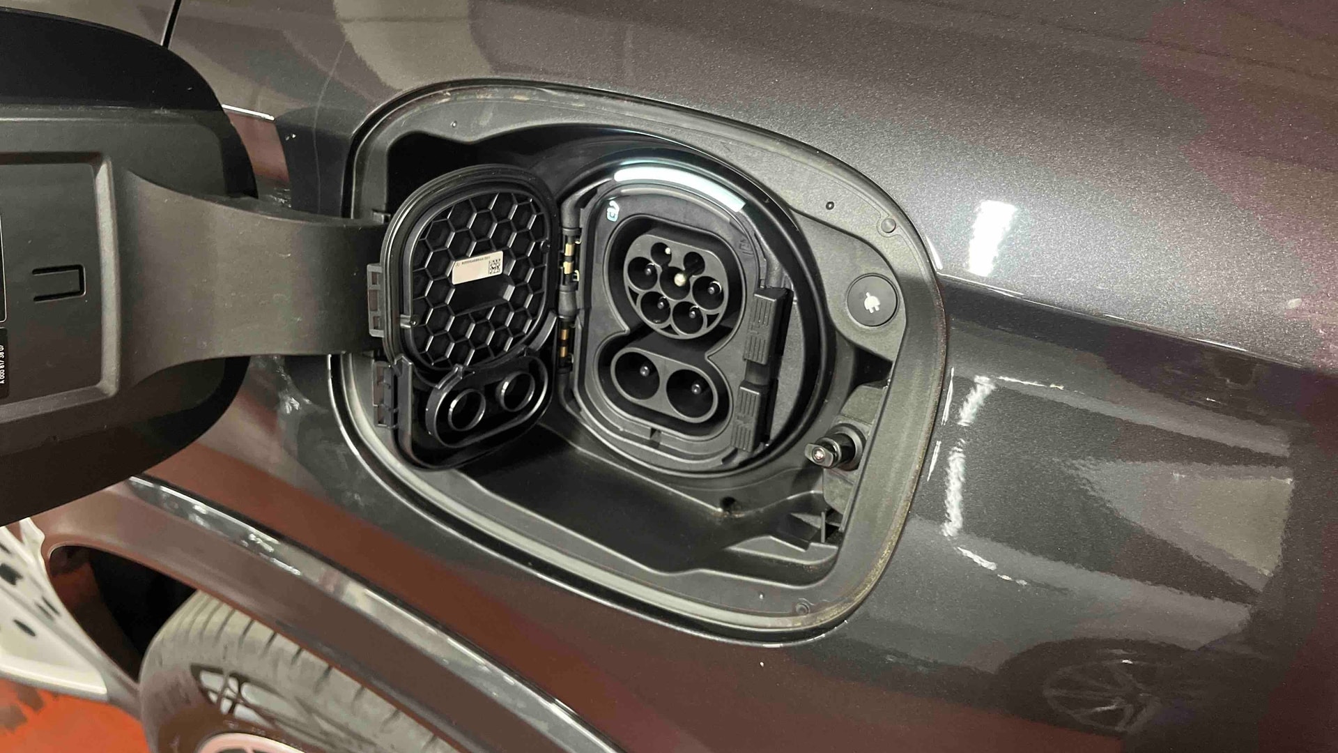 Mercedes-Benz GLC 300 e Hybrid EQ 4Matic AMG Line + — photo 21