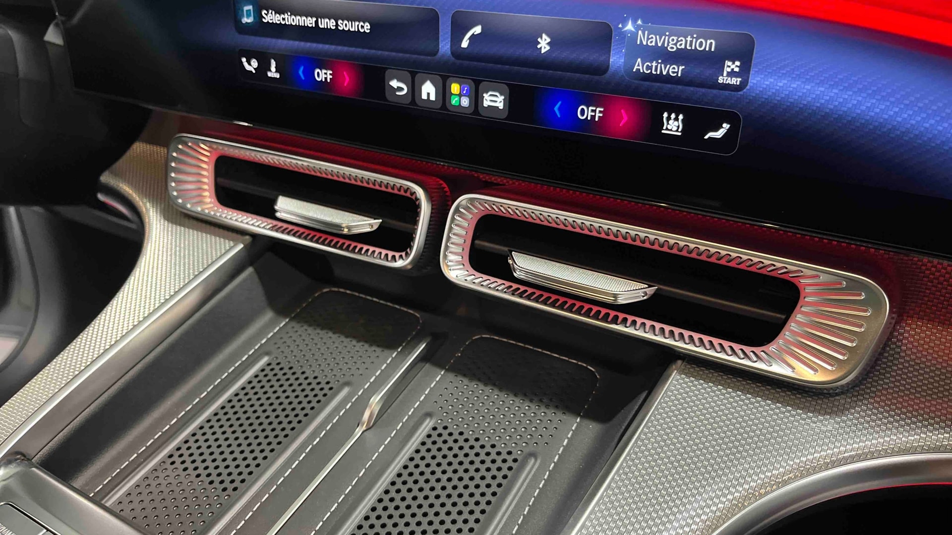 Mercedes-Benz Classe C 400 Electrique 4M AMG Line — Console centrale - Caméra de recul