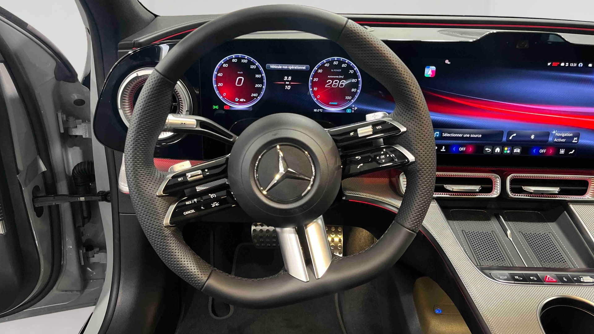 Mercedes-Benz Classe C 400 Electrique 4M AMG Line — Poste de pilotage