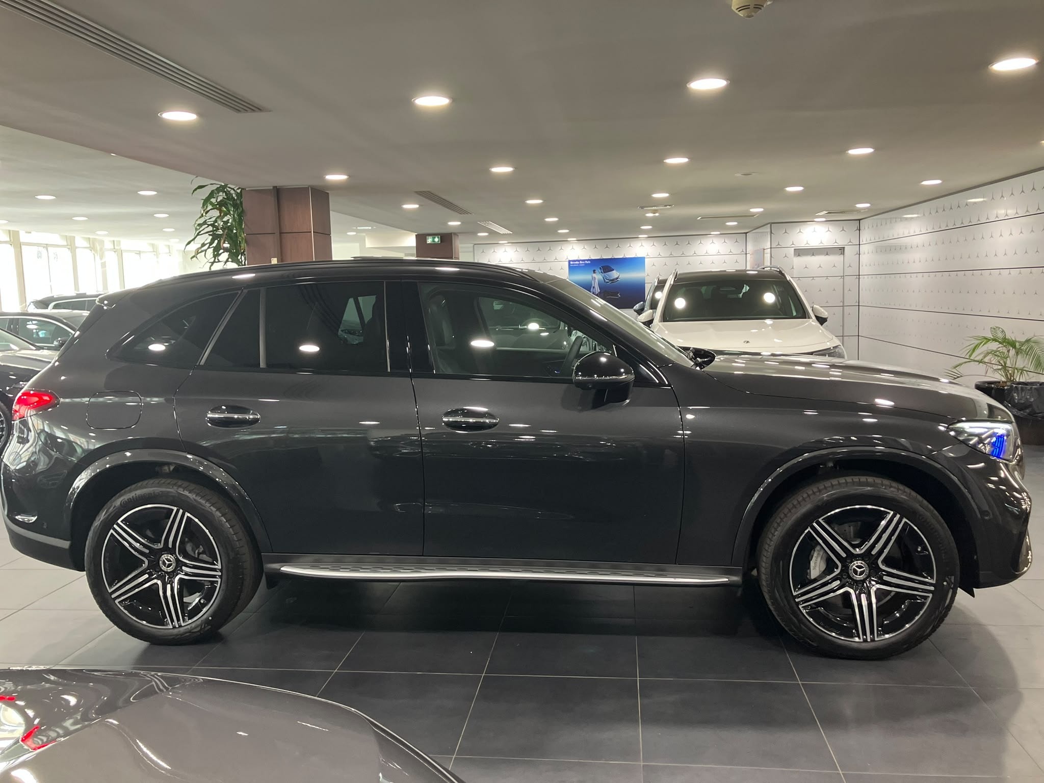 Mercedes-Benz GLC 300 e Hybrid EQ 4Matic AMG Line + — Profil droit