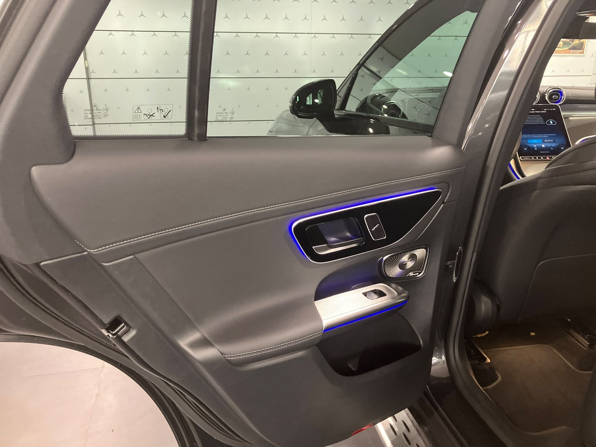 Mercedes-Benz GLC 300 e Hybrid EQ 4Matic AMG Line + — Panneau de porte arrière gauche