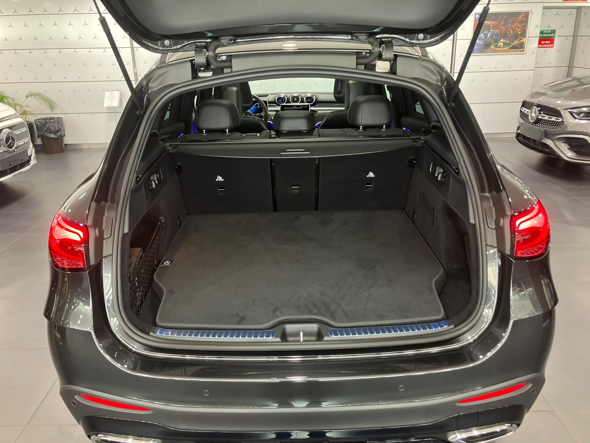 Mercedes-Benz GLC 300 e Hybrid EQ 4Matic AMG Line + — Coffre